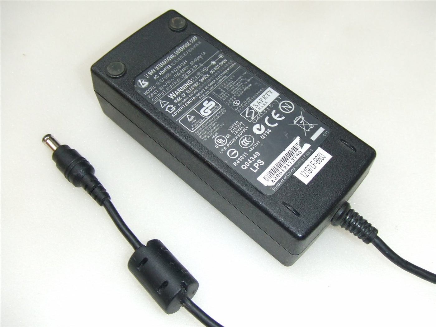 LI SHIN AC ADAPTOR 12V - 2.0A (0322B1224 USED)