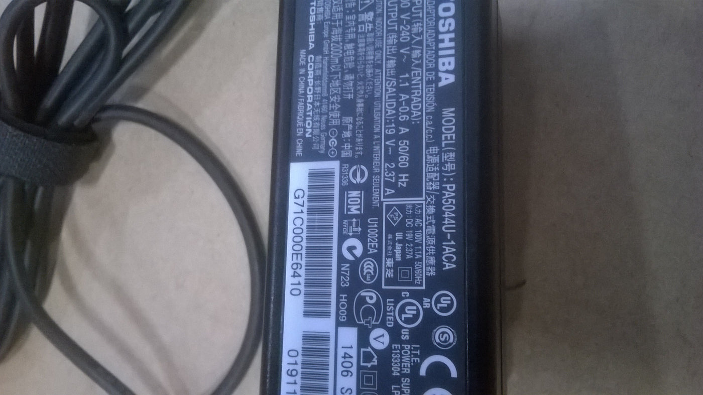 TOSHIBA AC ADAPTER 19V  2.37 A ( MODEL NO PA5044U 1ACA )