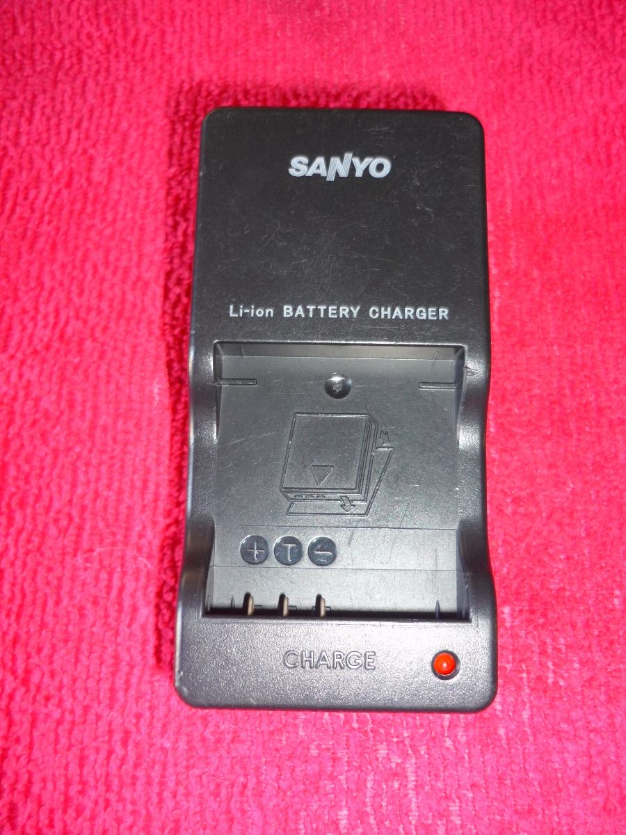 SANYO LI ION BATTERY CHARGER (VAR L20NI USED)