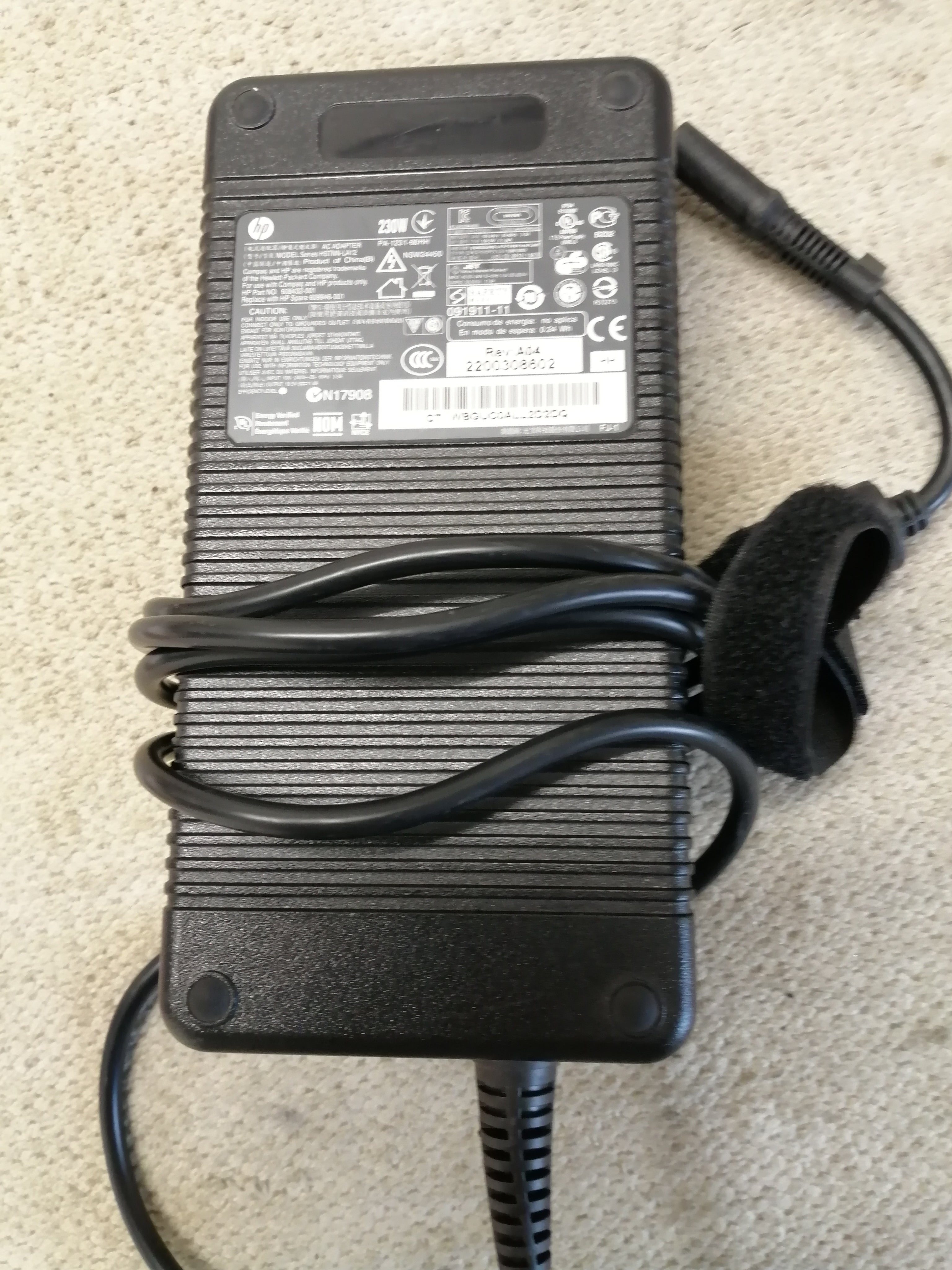 HP AC ADAPTER HSTNN-LA12 IN 240 V 3.5A OUT 19.5 V  11.8 A ( 608432-001 USED )