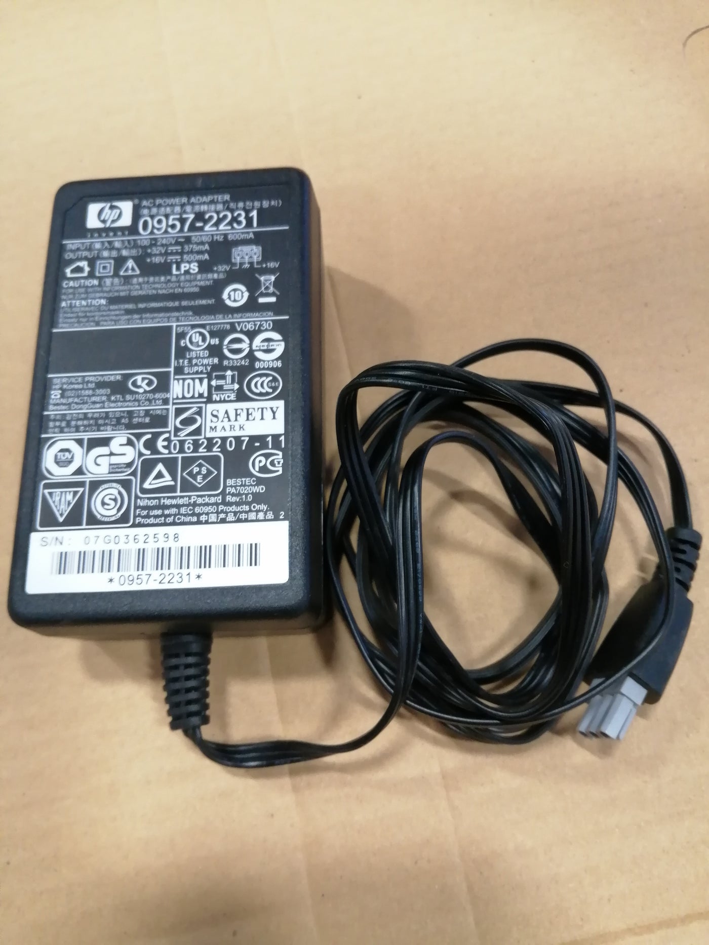 HP AC ADAPTER IN 240V 600MA OUT 32V / 16V 375MA 500MA ( 0957-2231 USED )