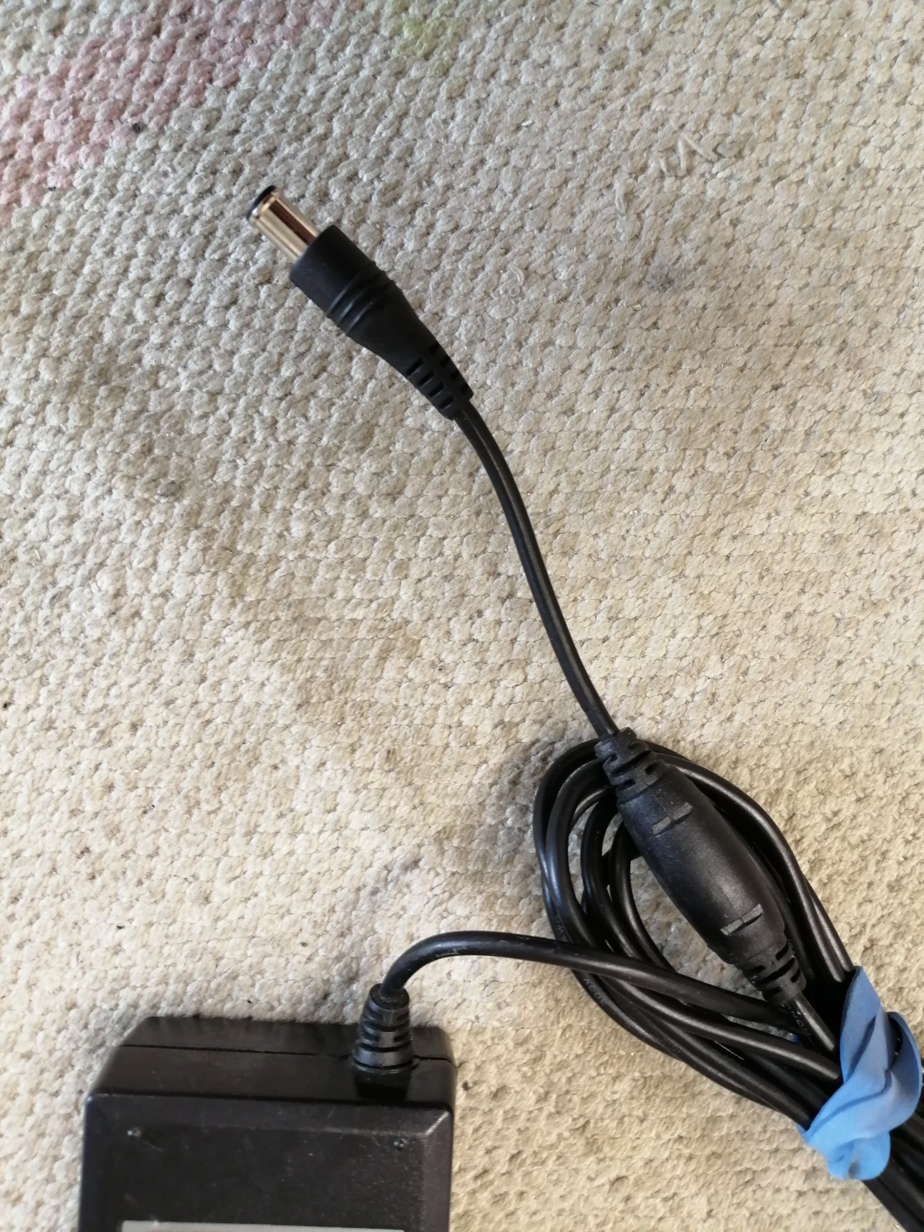 SAMSUNG MONITOR ADAPTOR IN 240V 1A OUT 12V 3A ( SAD03612A  -UV(E) USED )