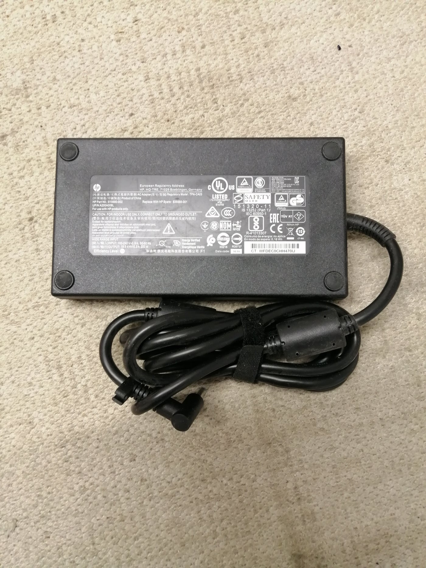 HP Z BOOK 17 ADAPTER  IN 240V 2.9A OUT 19.5V 10.3A (815680-002 USED )