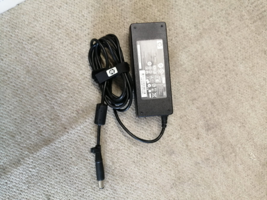 HP AC ADAPTER PPP012H-S IN 240V 1.5 OUT 19V 4.74A ( 384020-002 USED )