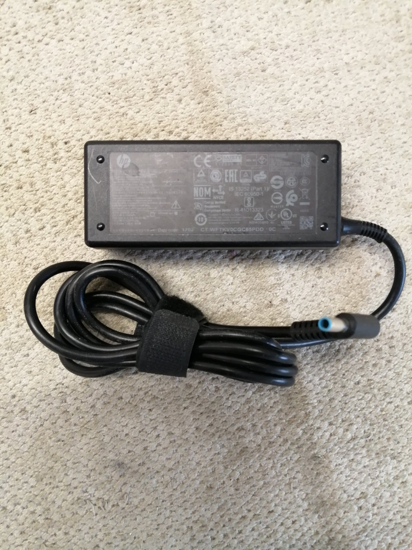 HP AC ADAPTER PPP009C IN 240 V 1.7A OUT19.5V 3.33A (854055-002 USED )