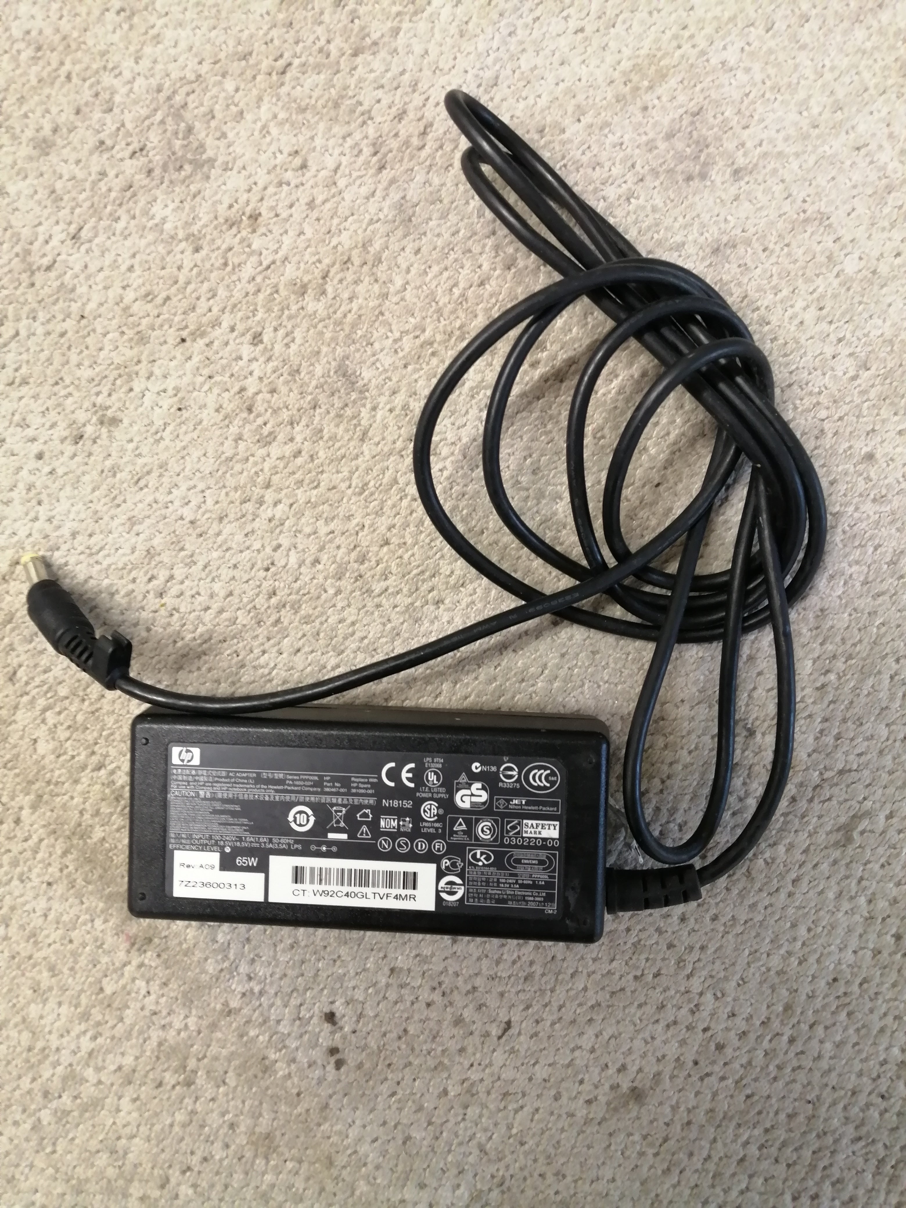 HP AC ADAPTER PPP009L IN 240 V 1.6A OUT18.5V 3.5A ( 380467-001 USED )