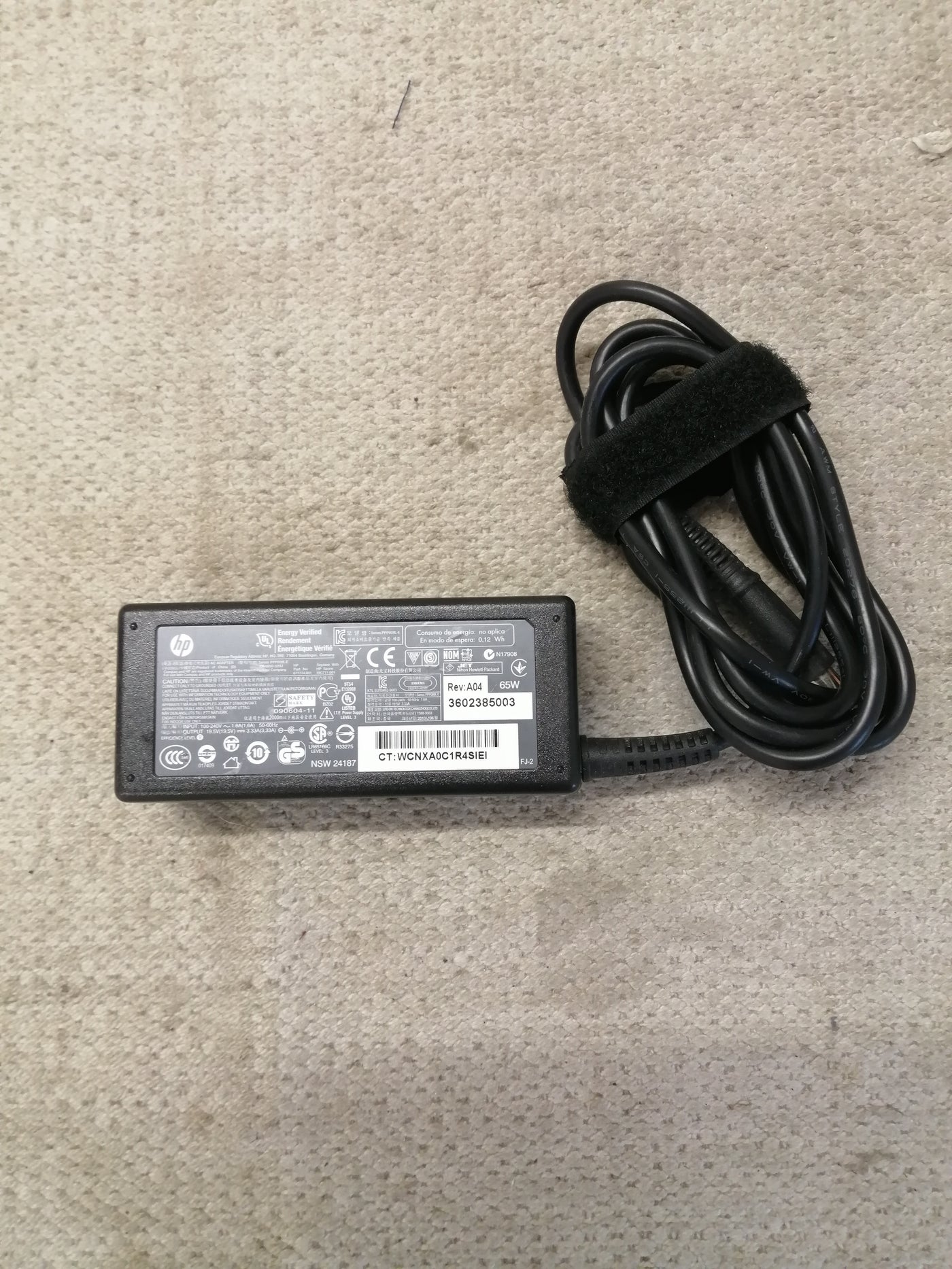HP AC POWER ADAPTER PPP009L-E IN 240V 1.6A OUT 19.5V 3.33A ( 677774-001 USED )