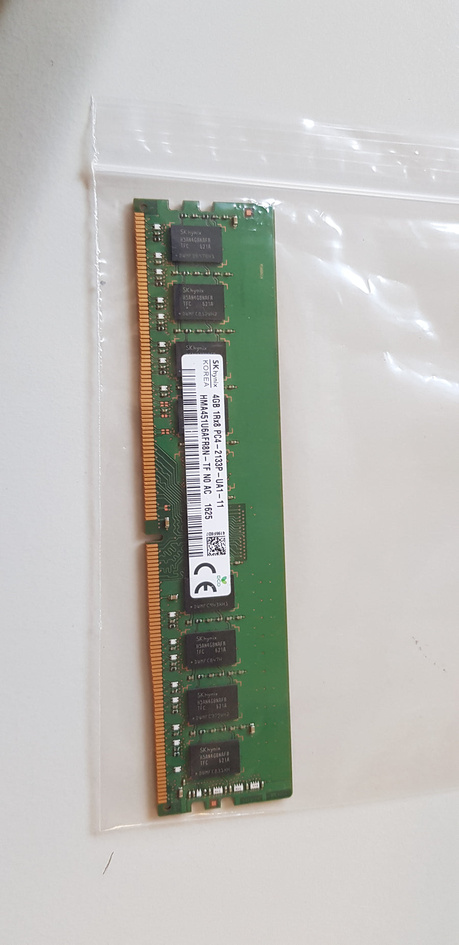 Hynix 4GB 1Rx8 PC4 288Pins Non ECC UDIMM Memory Module (HMA451U6AFR8N-TF)