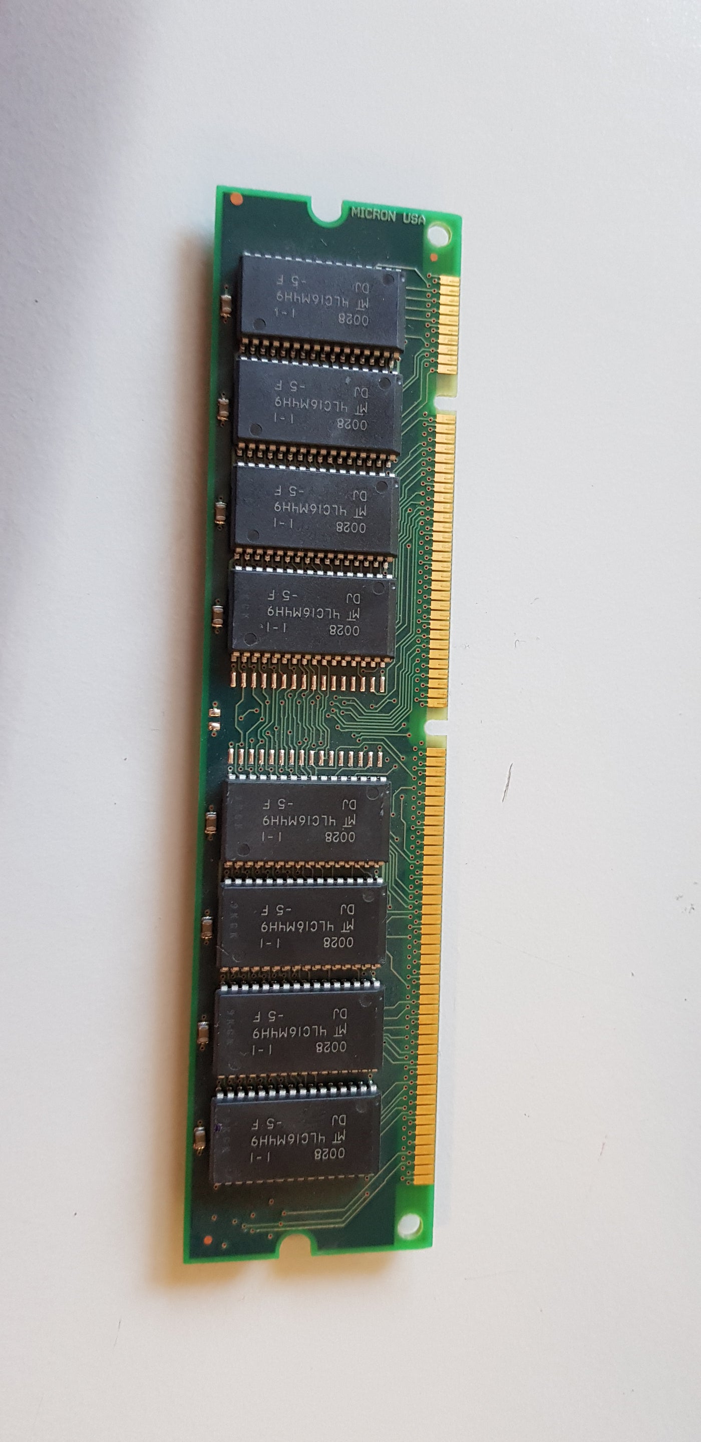 Micron 128MB 1Rx4 168Pin nonECC Unbuffered DIMM Memory Module (MT16LD1664AG-5X)