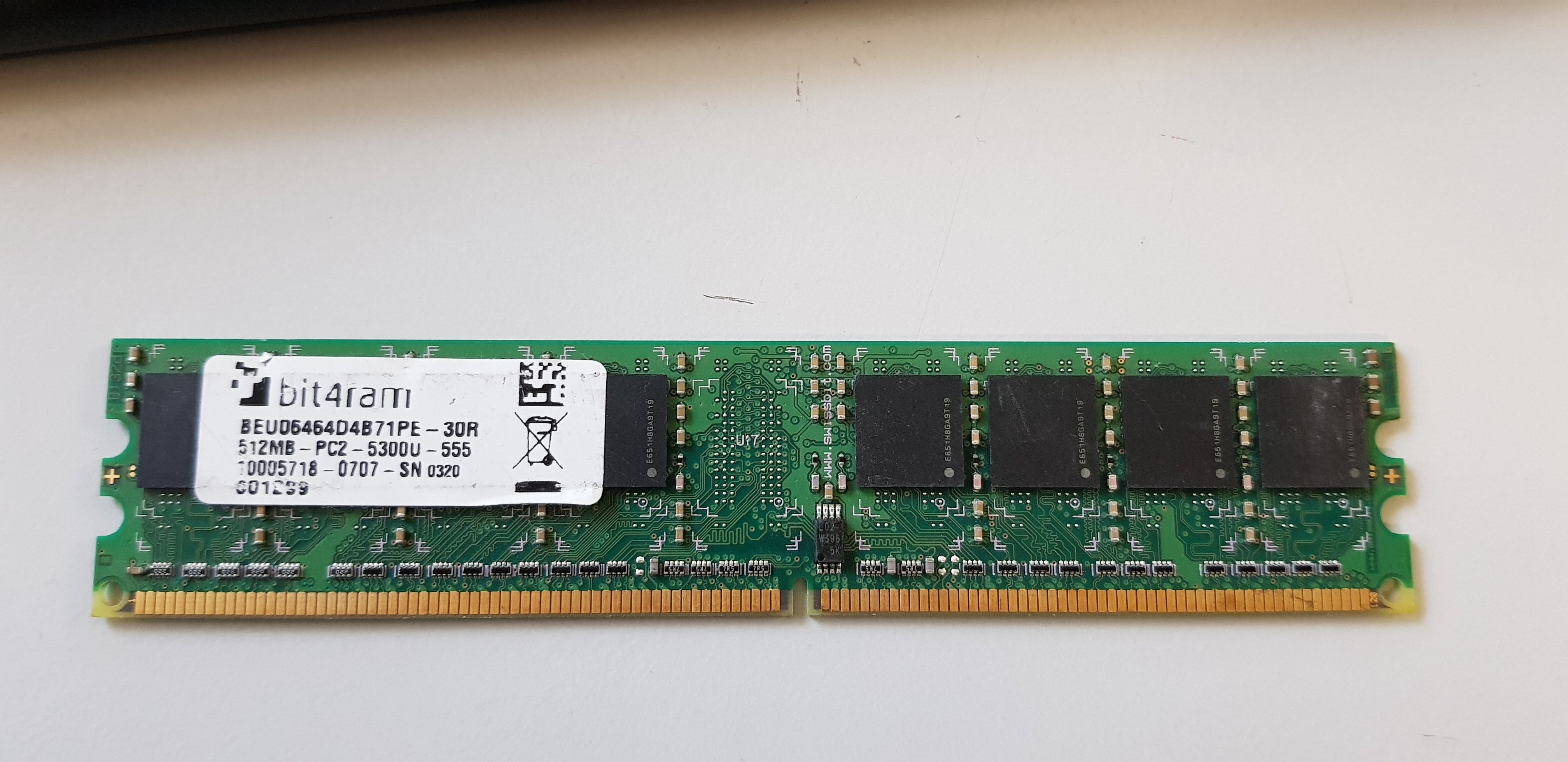 bit4ram 512MB 64x8 PC2-5300U 240Pin CL5 667MHz DDR2 UDIMM (BEU06464D4B71PE-30R)