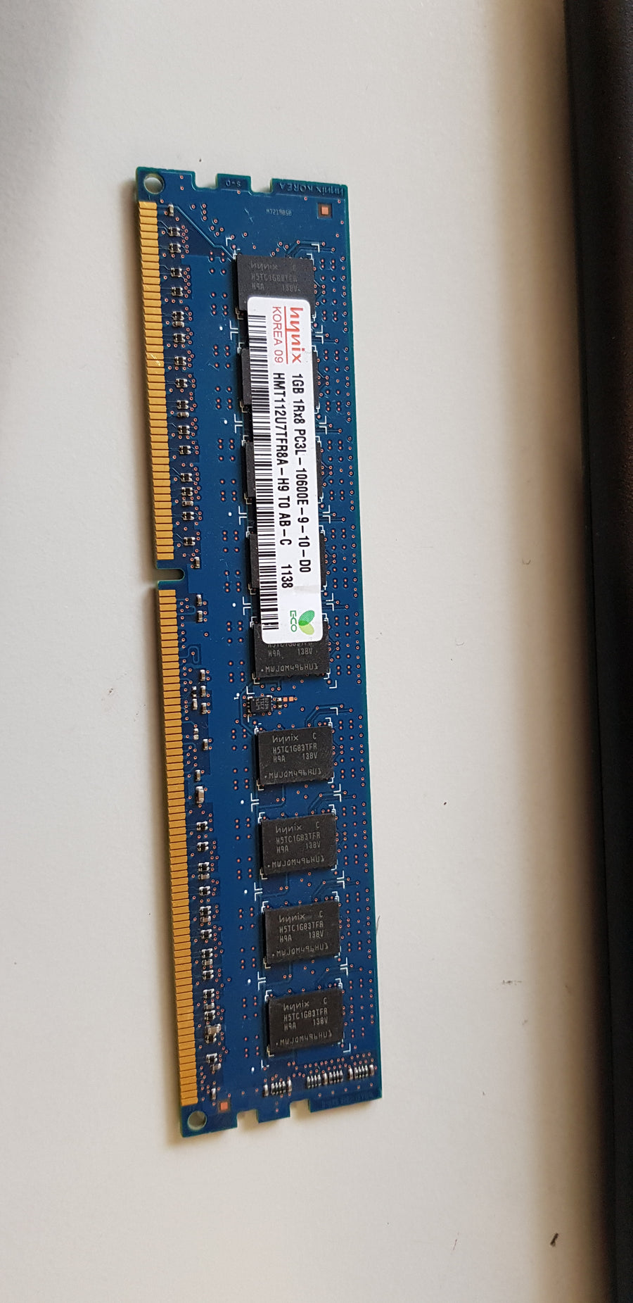 Hynix 1GB PC3-10600 DDR3-1333MHz ECC Unbuffered CL9 240-Pin DIMM 1.35V Low Voltage Single Rank Memory Module  (HMT112U7TFR8A-H9)
