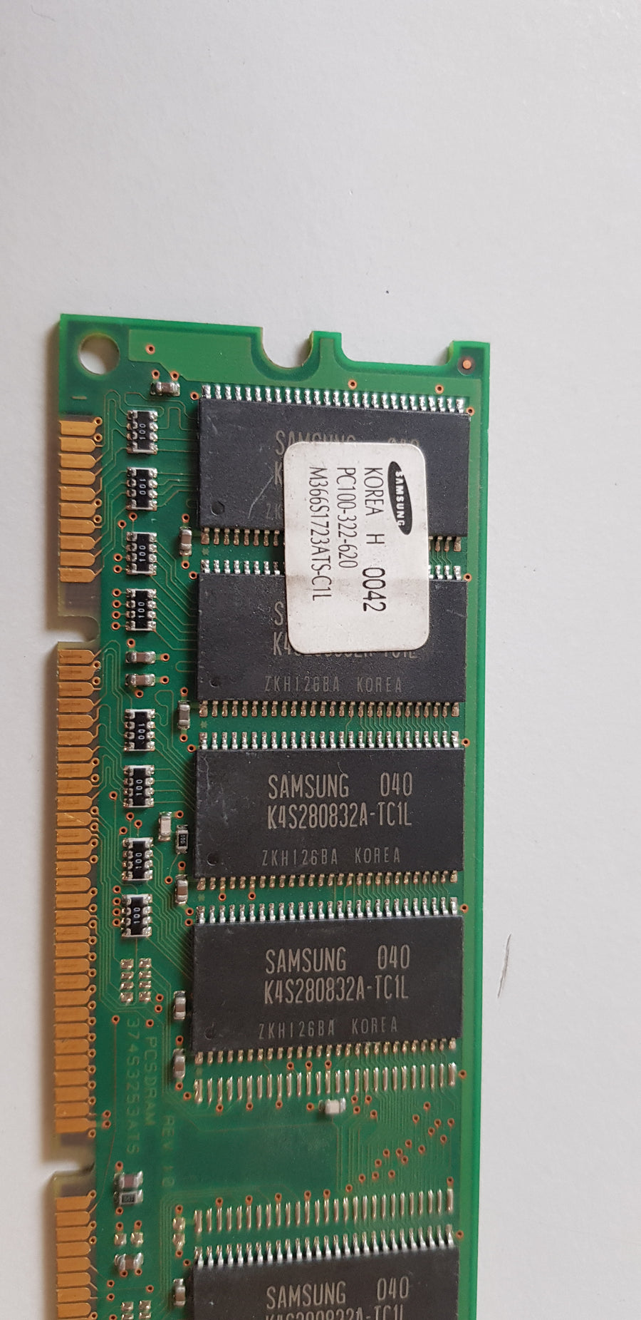 Samsung 128MB PC100 100MHz non-ECC CL2 168-Pin DIMM Memory Module (M366S1723ATS-C1L)