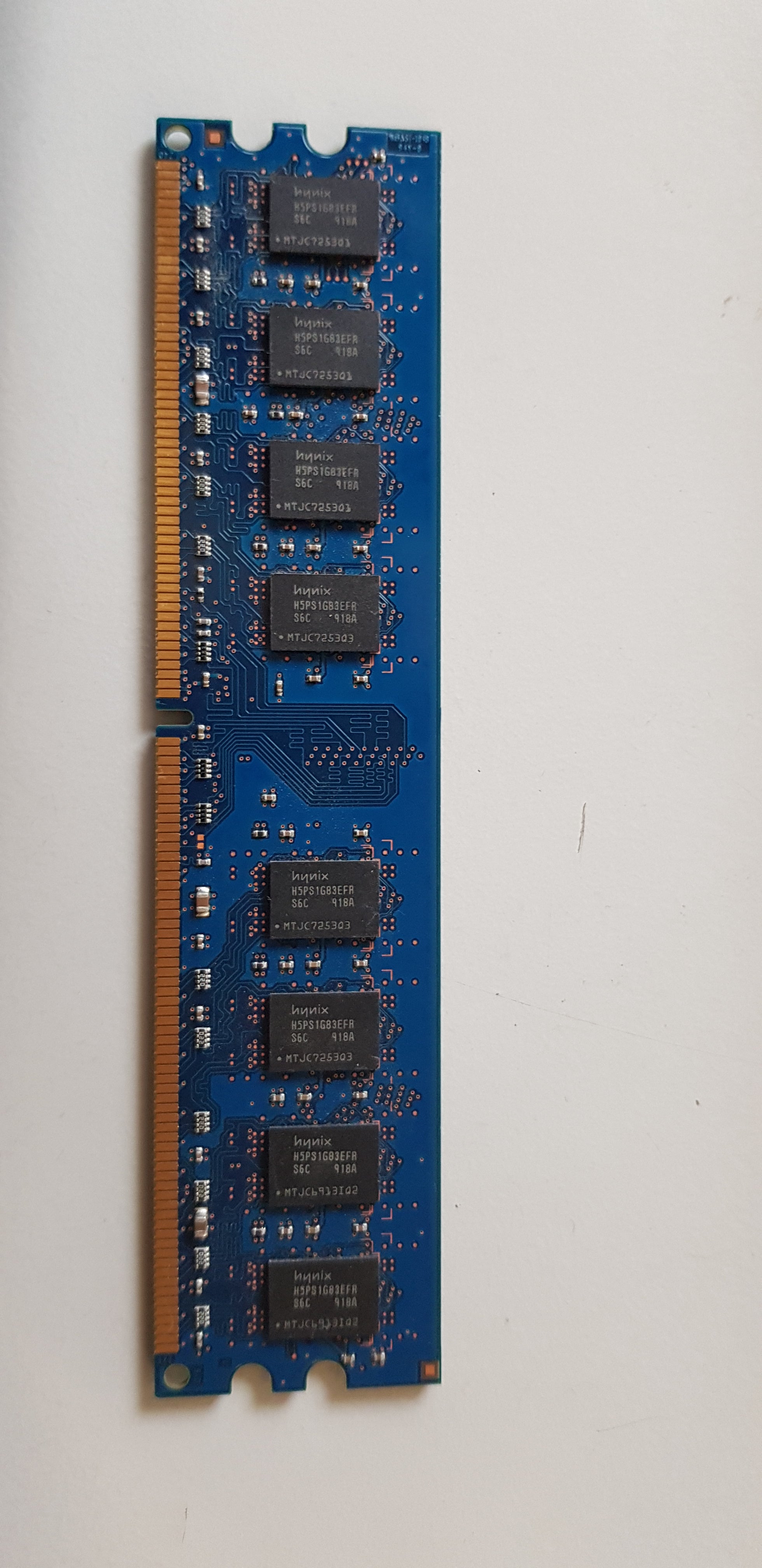Hynix 2GB PC2-6400 DDR2-800MHz non-ECC Unbuffered CL6 240-Pin DIMM Memory Module(HMP125U6EFR8C-S6)