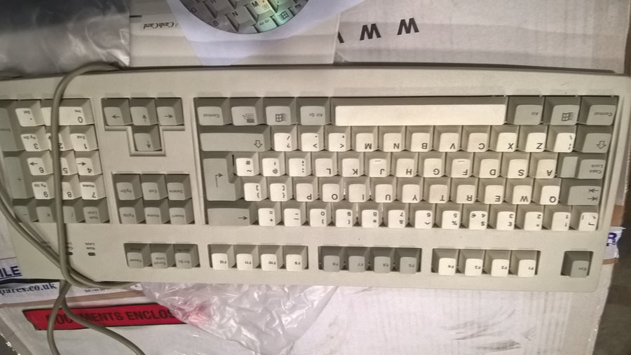 (Cherry G83-6105LPGB white PS2 keyboard)