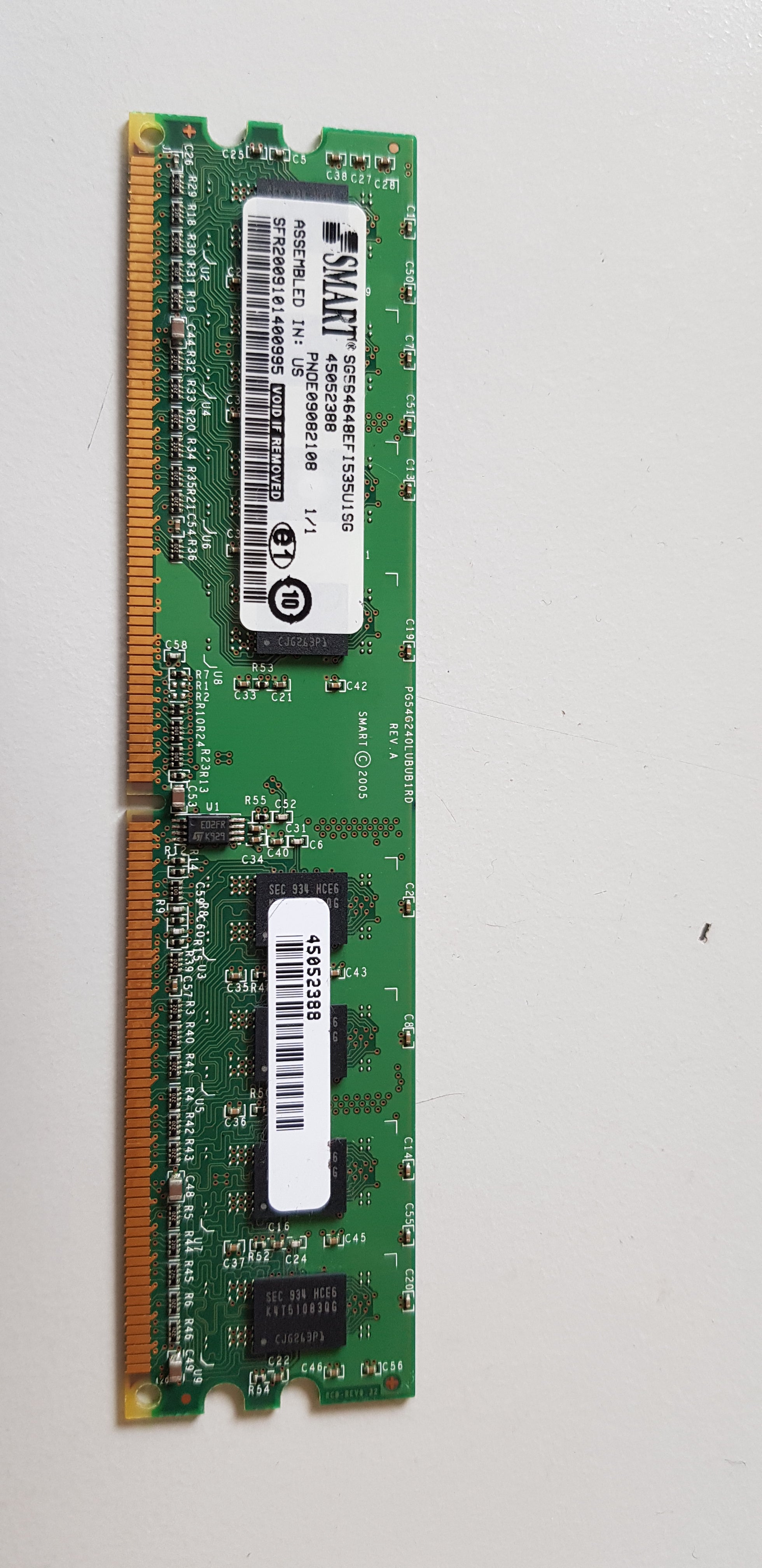 Smart Modular 512MB PC2-5300 DDR2-667MHz non-ECC Unbuffered CL5 240-Pin DIMM Single Rank Memory Module (SG564648EFI535U1SG)