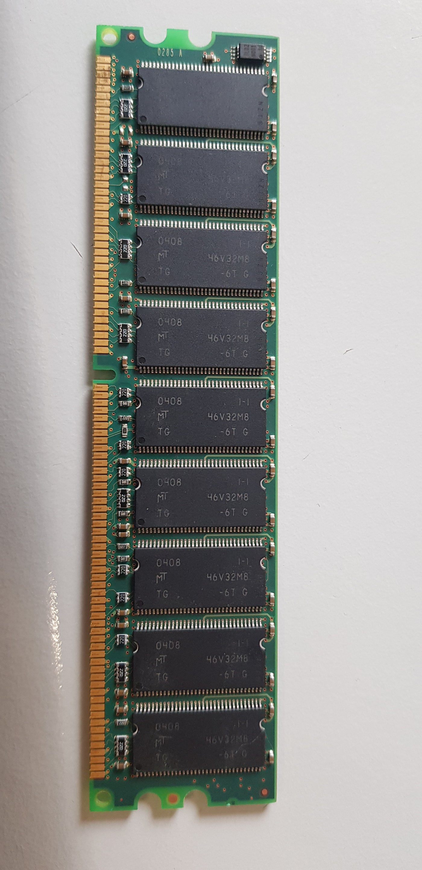 Micron 512MB PC2100 DDR-266MHz ECC Unbuffered CL2.5 184-Pin DIMM Memory Module ( MT18VDDT6472AG-262G4 )