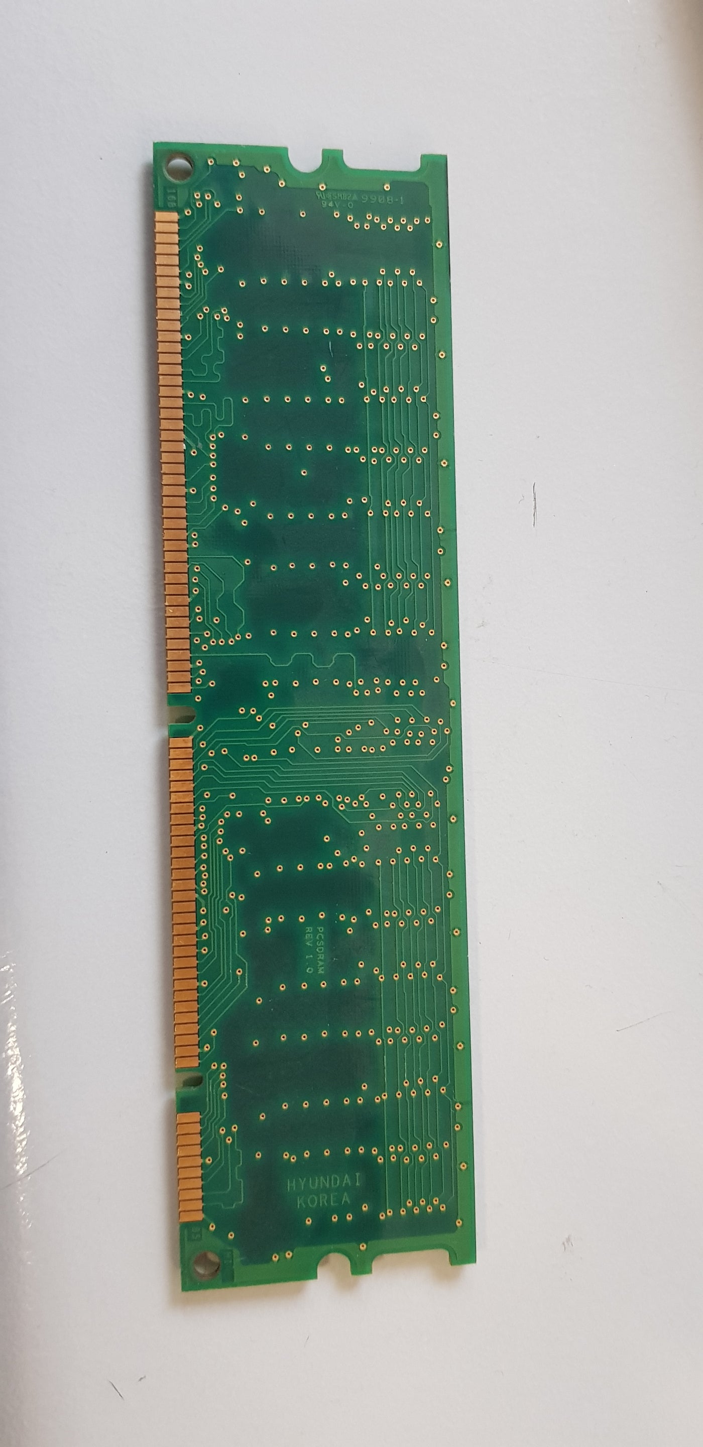 Hyundai AOW 64MB 168p PC100 CL3 9c 8x8 ECC SDRAM DIMM Memory Module (HYM7V75A801ATFG-10S)