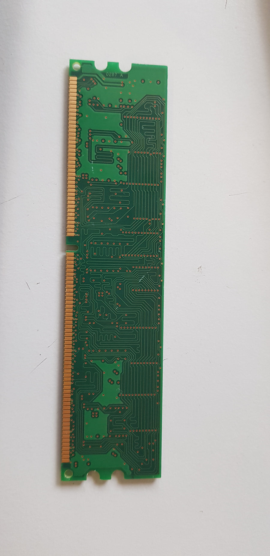 Micron 256MB PC3200 DDR-400MHz non-ECC Unbuffered CL3 184-Pin DIMM Single Rank Memory Module MT4VDDT3264AY-40BF1