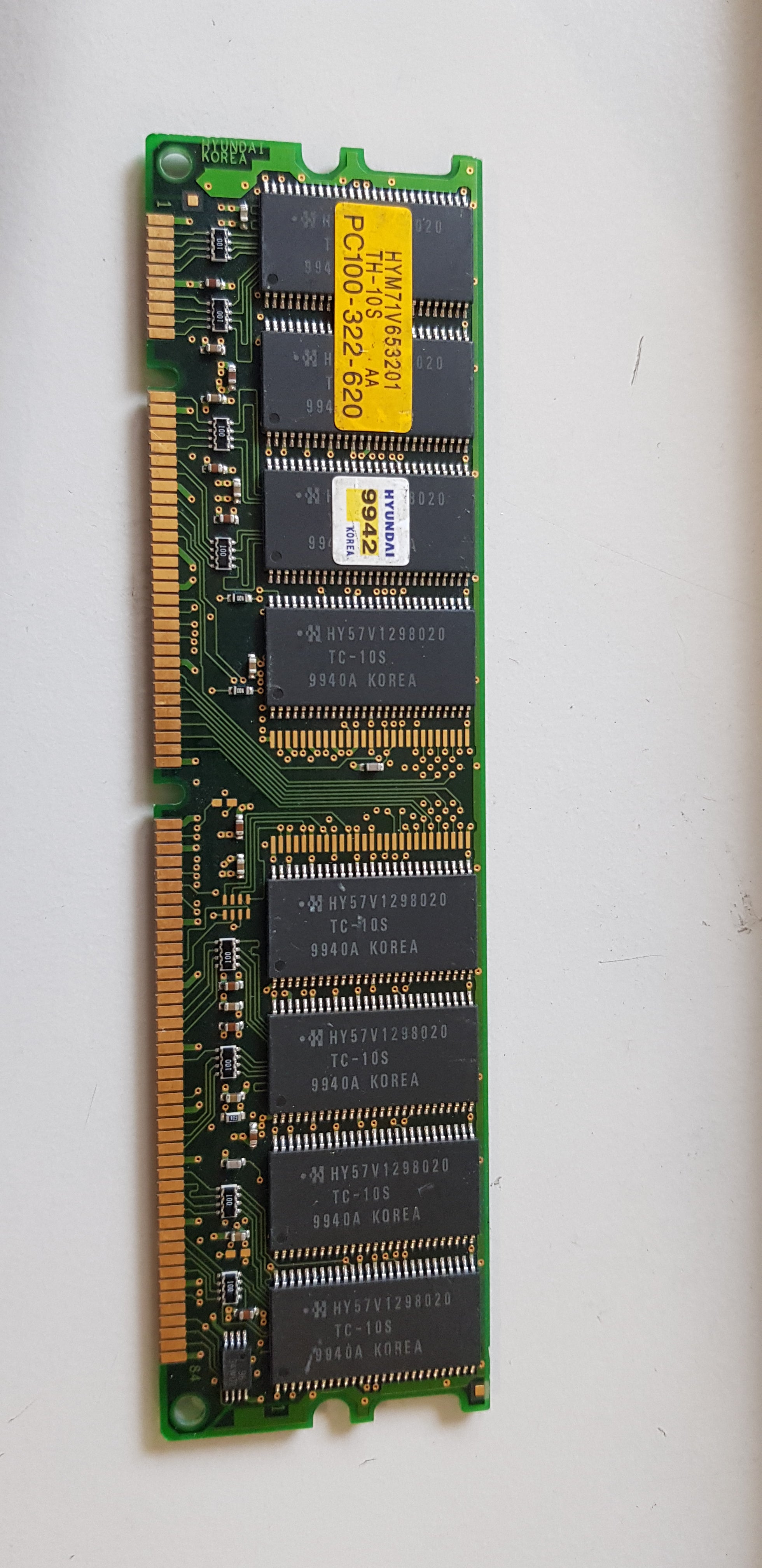 Hyundai 256MB PC100 100MHz non-ECC Unbuffered CL2 168-Pin SDRAM DIMM Memory Module (HYM71V653201)