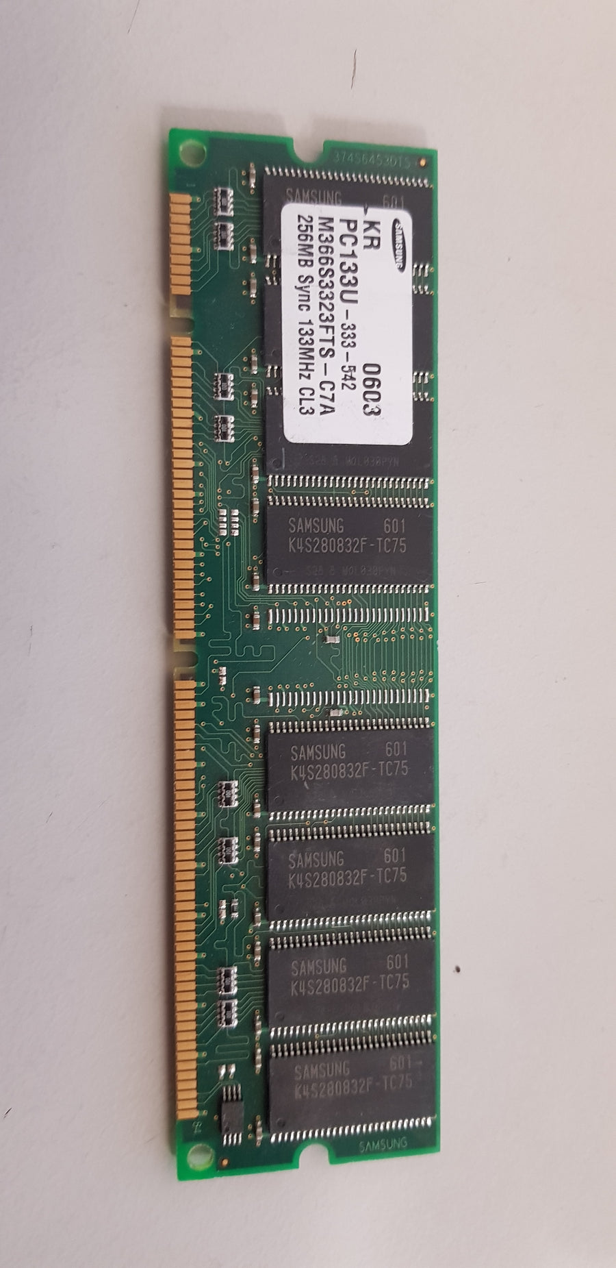 Samsung 256MB 168p PC133 CL3 16c 16x8 SDRAM 2Rx8 3.3V UDIMM Memory (M366S3323FTS-C7A)