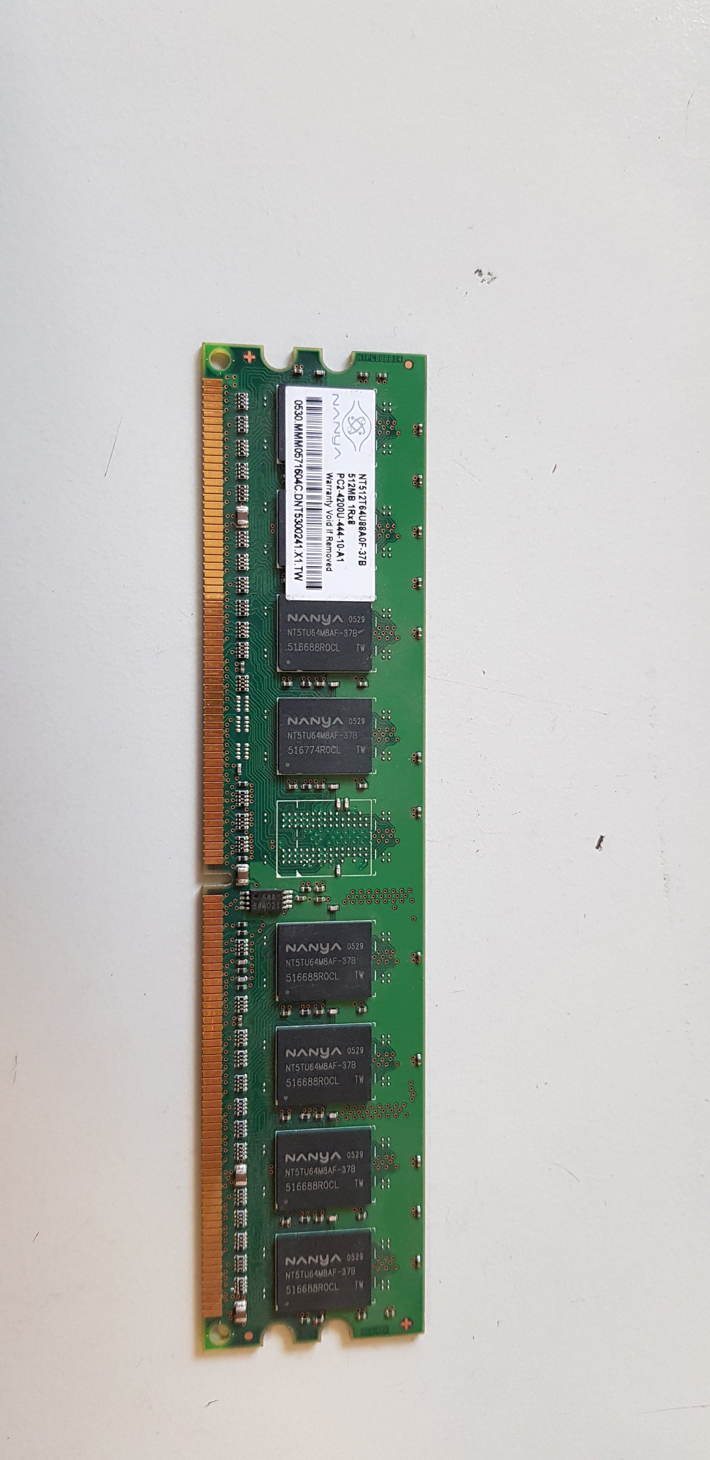 Nanya / HP 512MB 240p PC2-4200 CL4 8c 64x8 DDR2-533 2Rx8 1.8V UDIMM MEMORY (NT512T64U88A0F-37B  355951-051