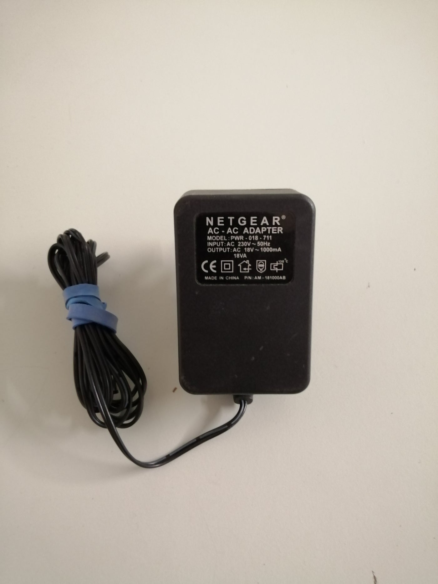 NETGEAR AC ADAPTER PWR -018-711 IN 230V OUT 18V ( PWR-018-711 USED )