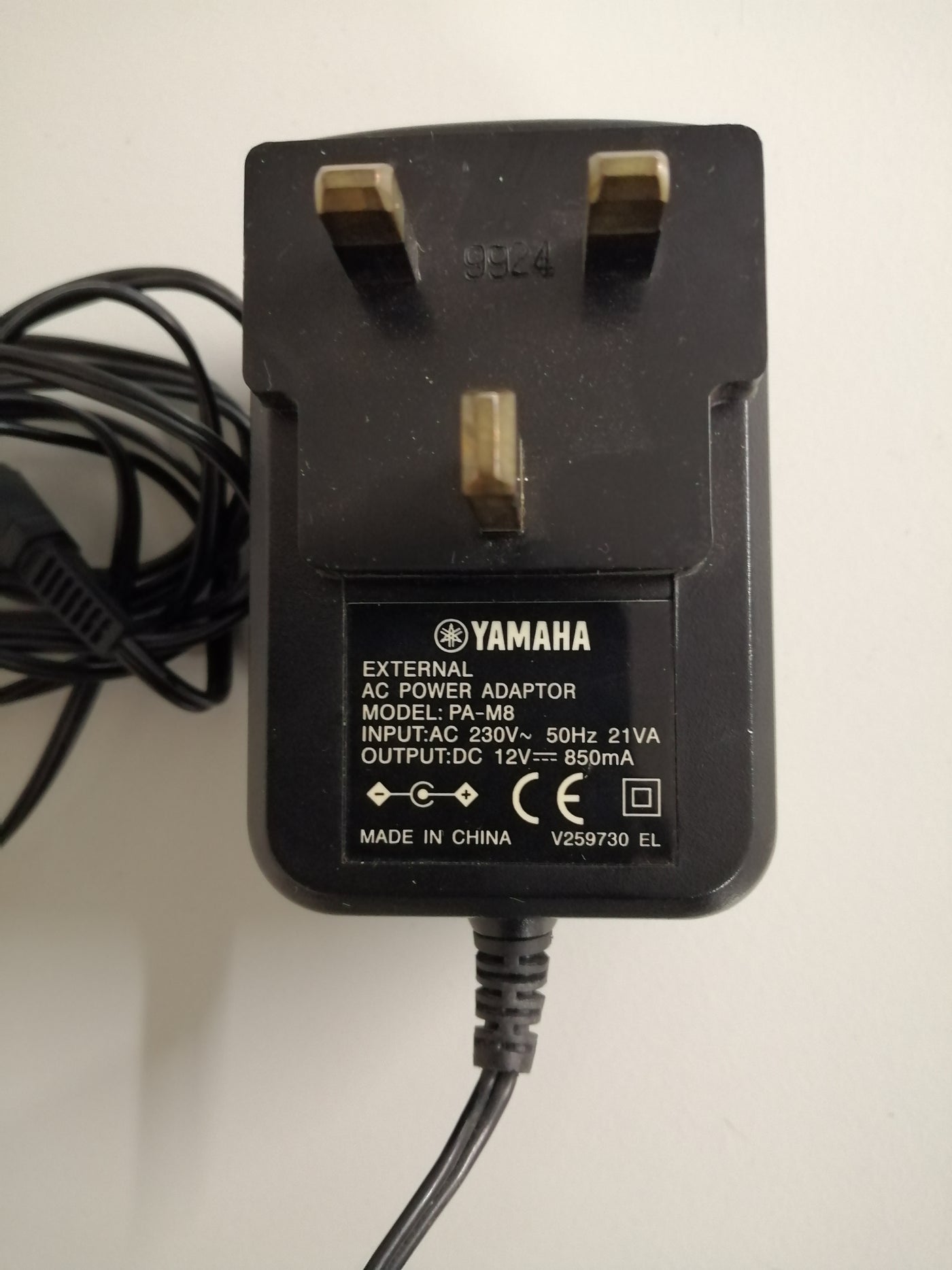 YAMAHA EXTERNAL AC ADAPTOR PA-M8 IN 230 V OUT12 V ( PA-M8 USED )