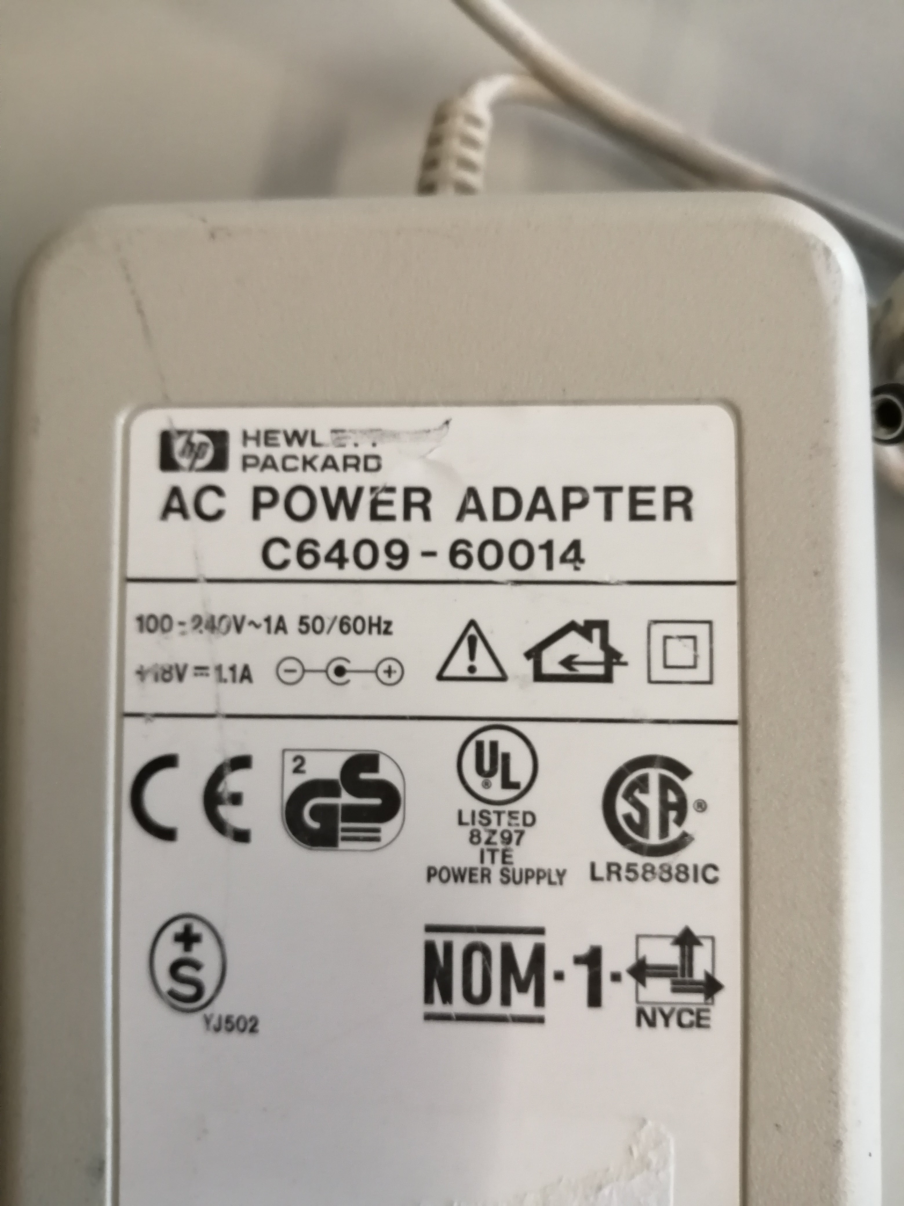 HP AC ADAPTER C6409-60014 240 V IN 18 V OUT ( C6409-60014 USED )