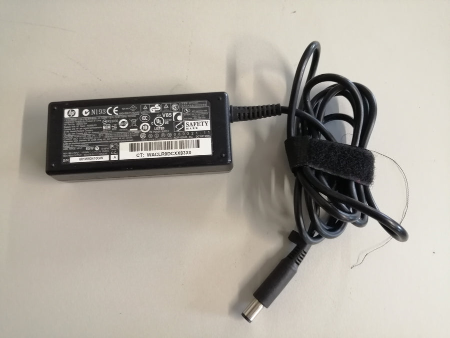 HP 65W AC ADAPTER SERIES PPP009D IN 240V OUT 18.5 V  (463552 -004 USED )