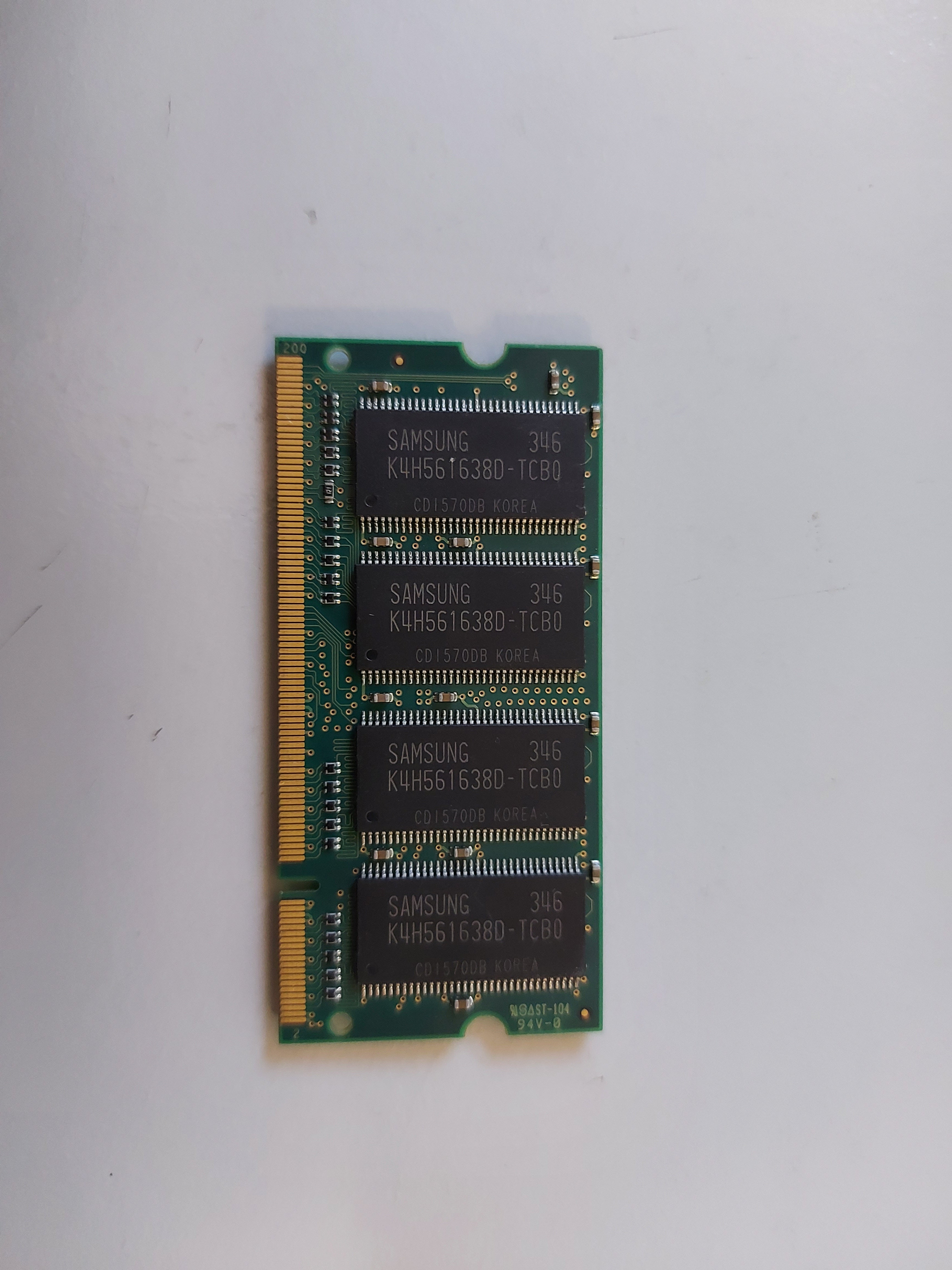 Samsung 256MB DDR-266Mhz PC2100 CL2.5 nonECC Unbuffered SODIMM M470L3224DT0-CB0
