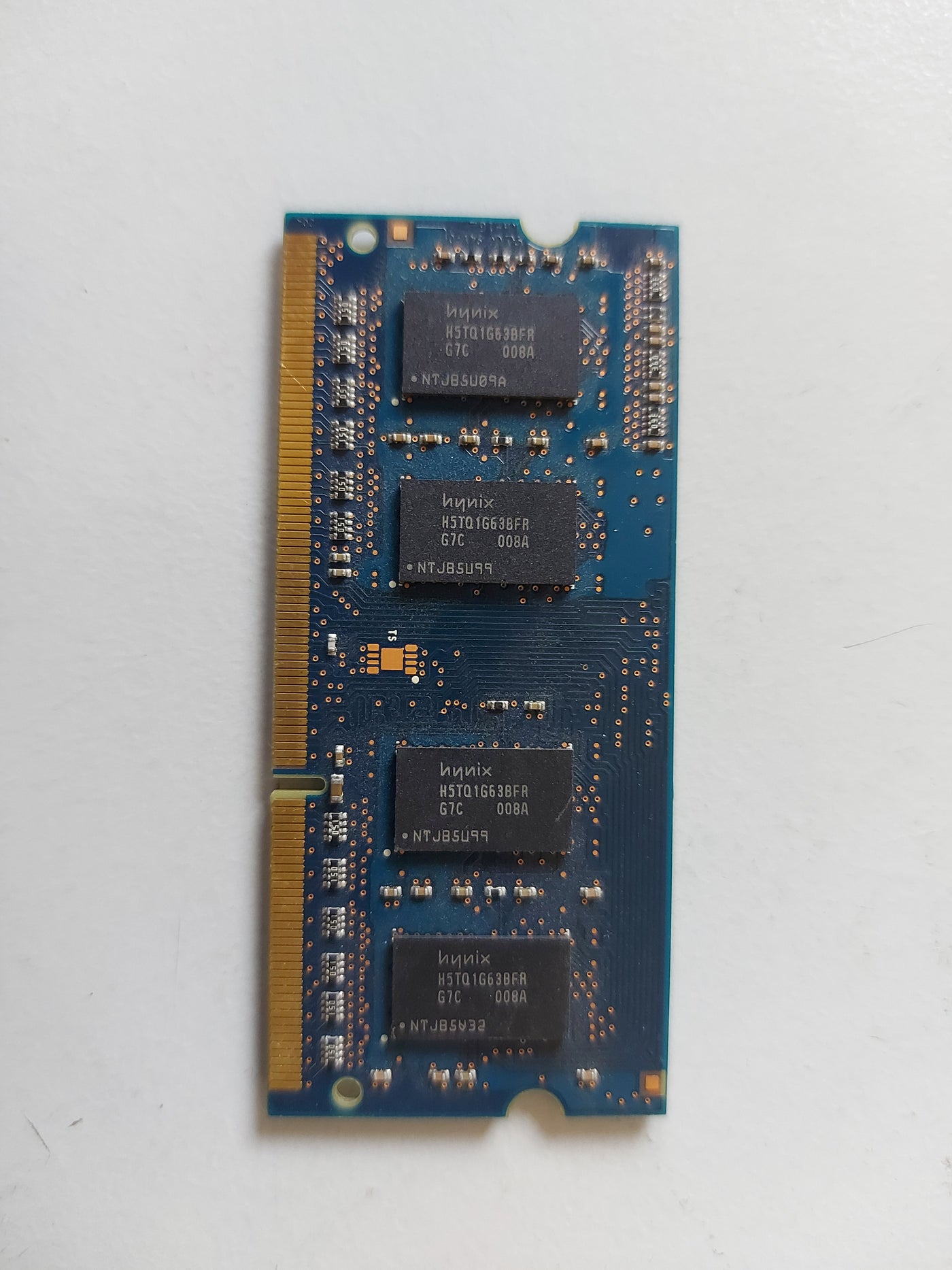 Hynix 1GB PC3-8500 DDR3 non-ECC Unbuffered CL7 204-Pin SoDimm HMT112S6BFR6C-G7