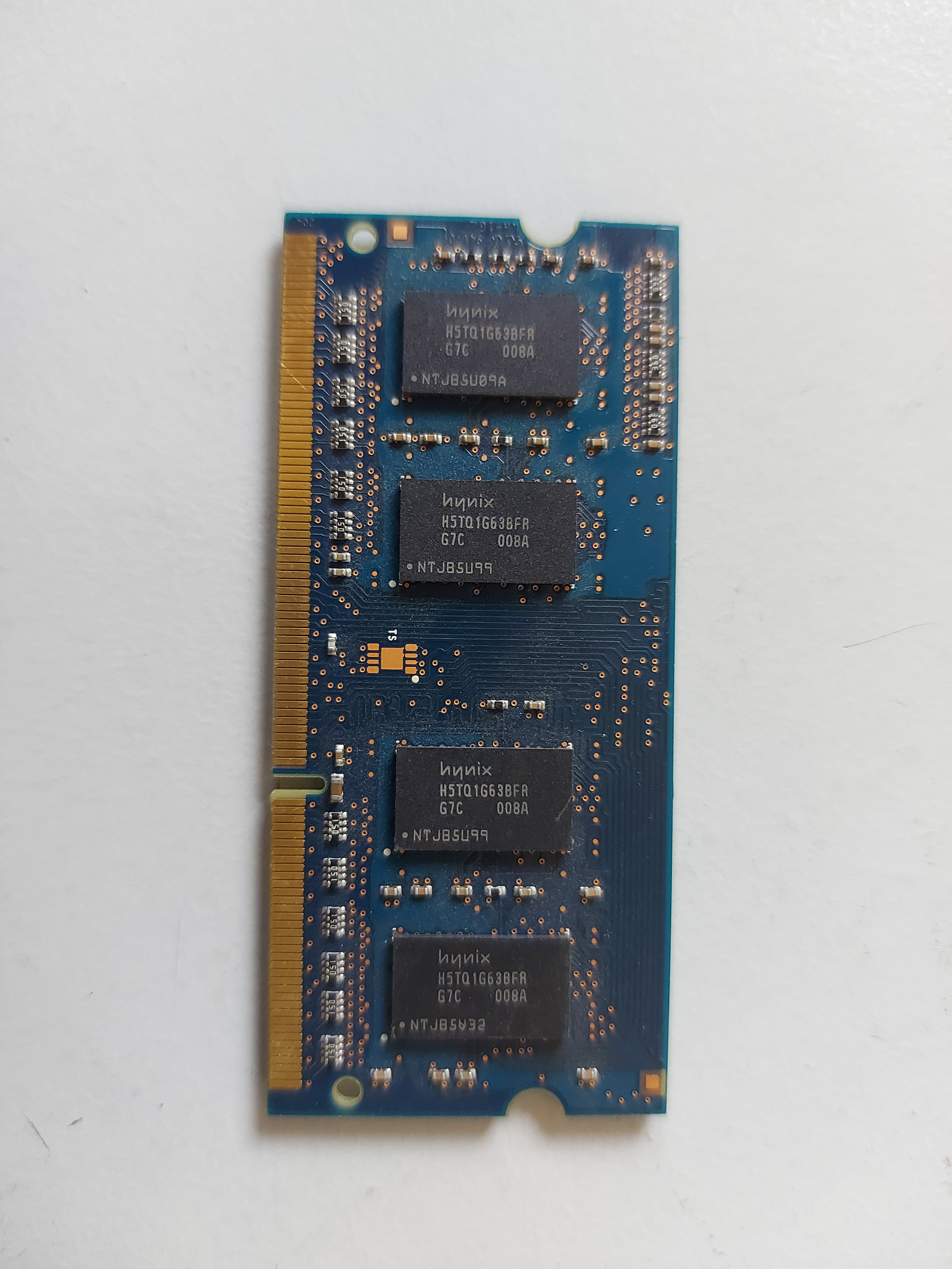 Hynix 1GB PC3-8500 DDR3 non-ECC Unbuffered CL7 204-Pin SoDimm HMT112S6BFR6C-G7