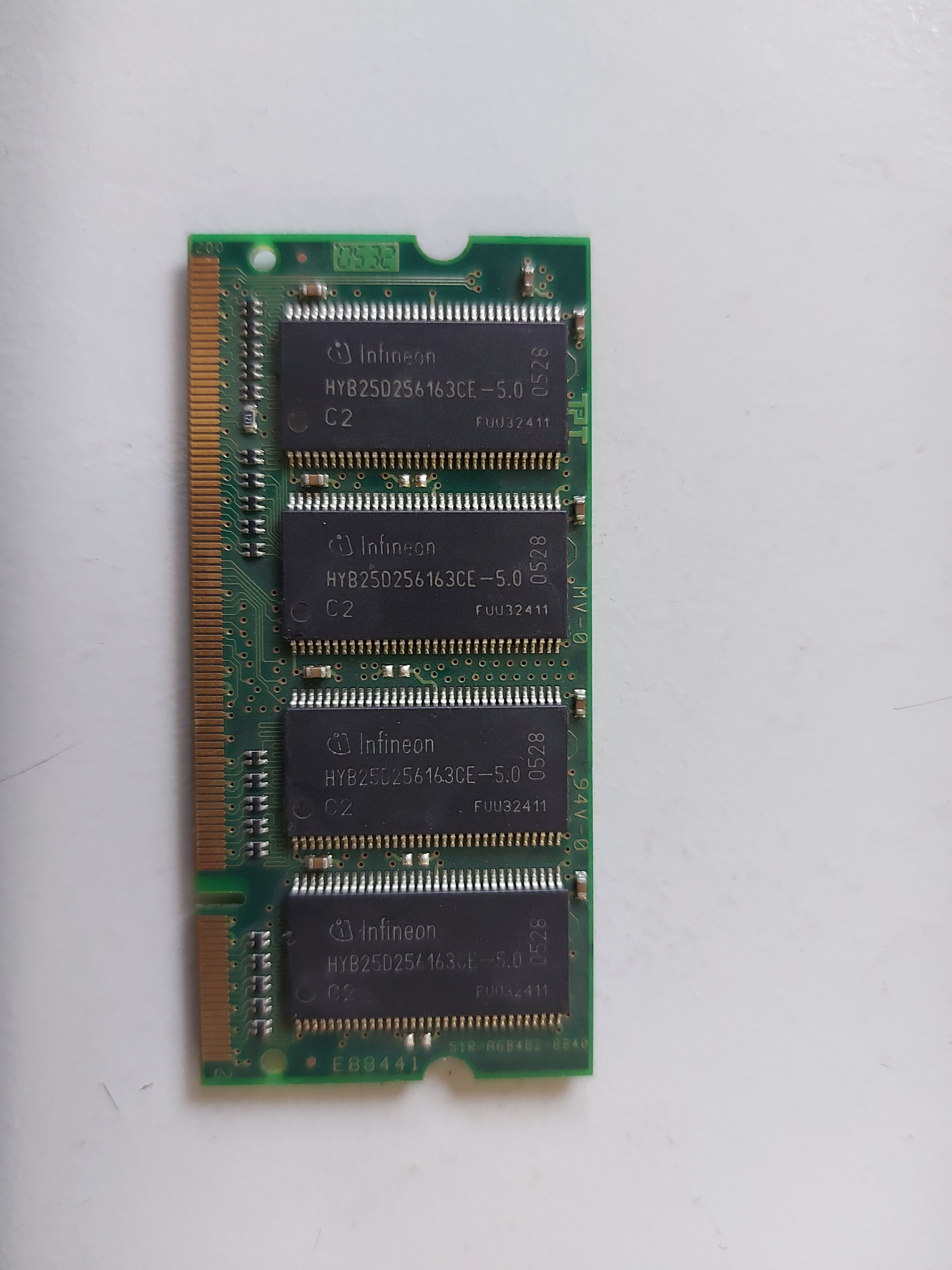 Unifosa 256 MB DDR RAM 200-pin SO-DIMM PC-2700S W30256AAIFI652LWC3  60-N00SD5100