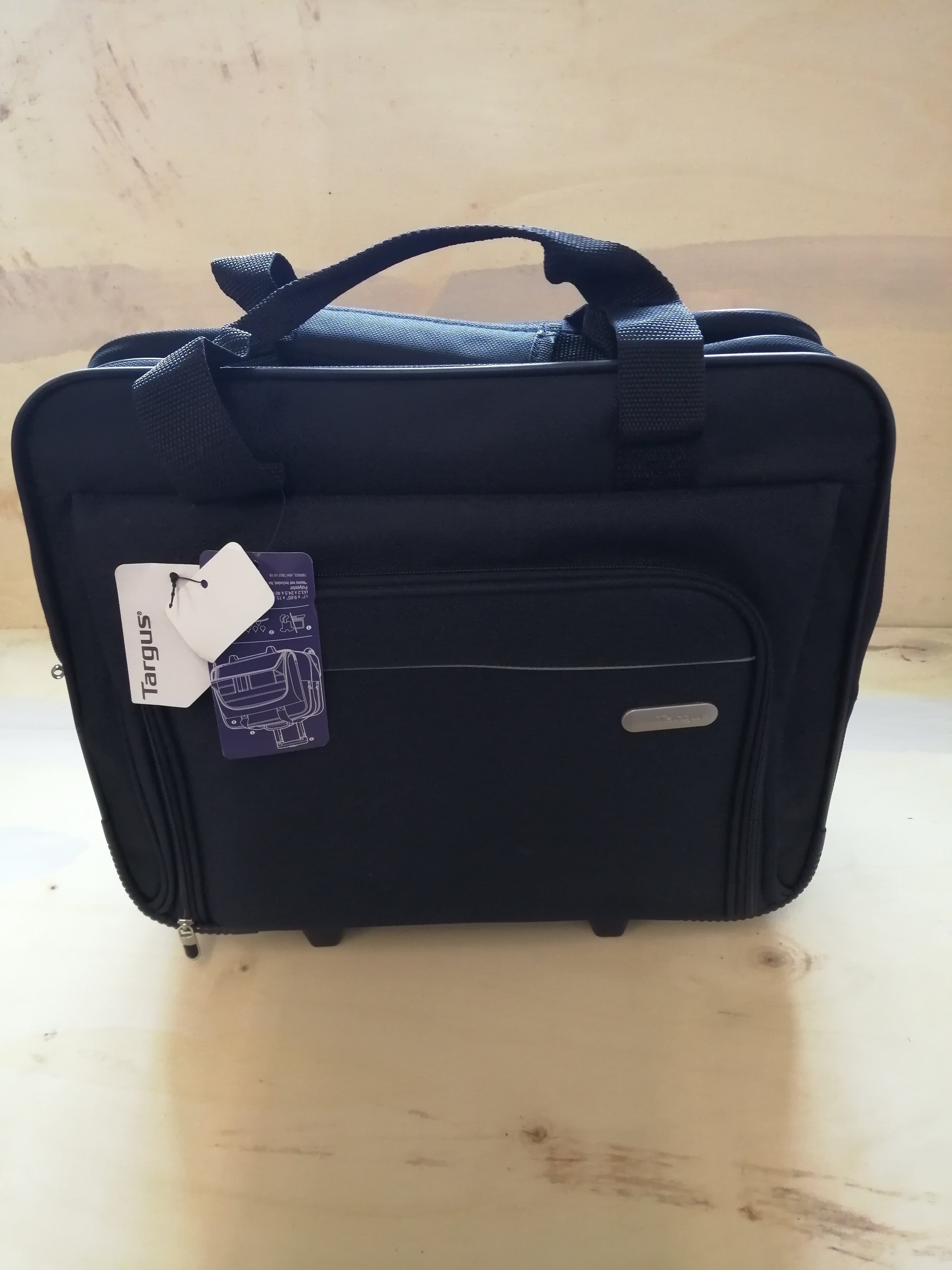 TARGUS 16 INCH EXECUTIVE ROLLER BAG NEW WITH TAGS ( TBR003EU NEW )