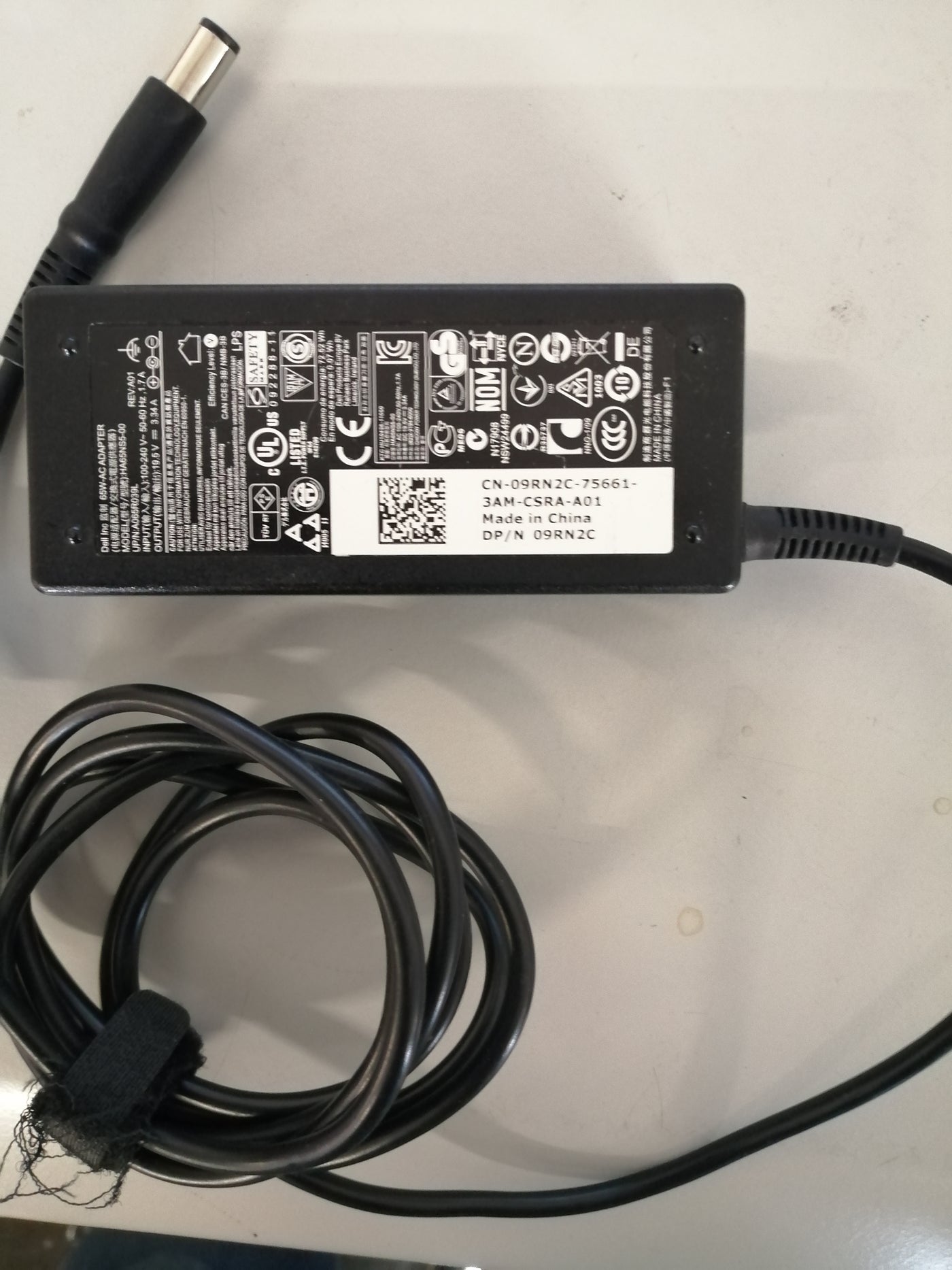 DELL 65W AC ADAPTER HA65NS5-00 IN 240 V OUT19.5 V ( 09RN2C USED )