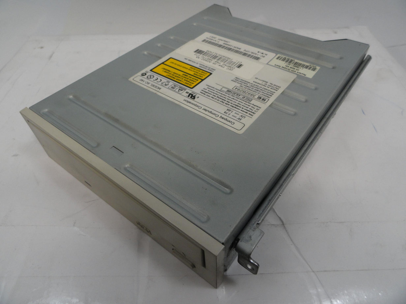 PR16664_SC-140S/CPE_Compaq 5.25in White CD ROM Drive - Image3
