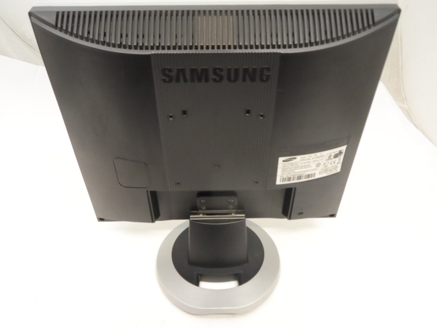 GH17LS - Samsung SyncMaster 710N Monitor - Flat Screen - Silver & Black - 17" - Refurbished