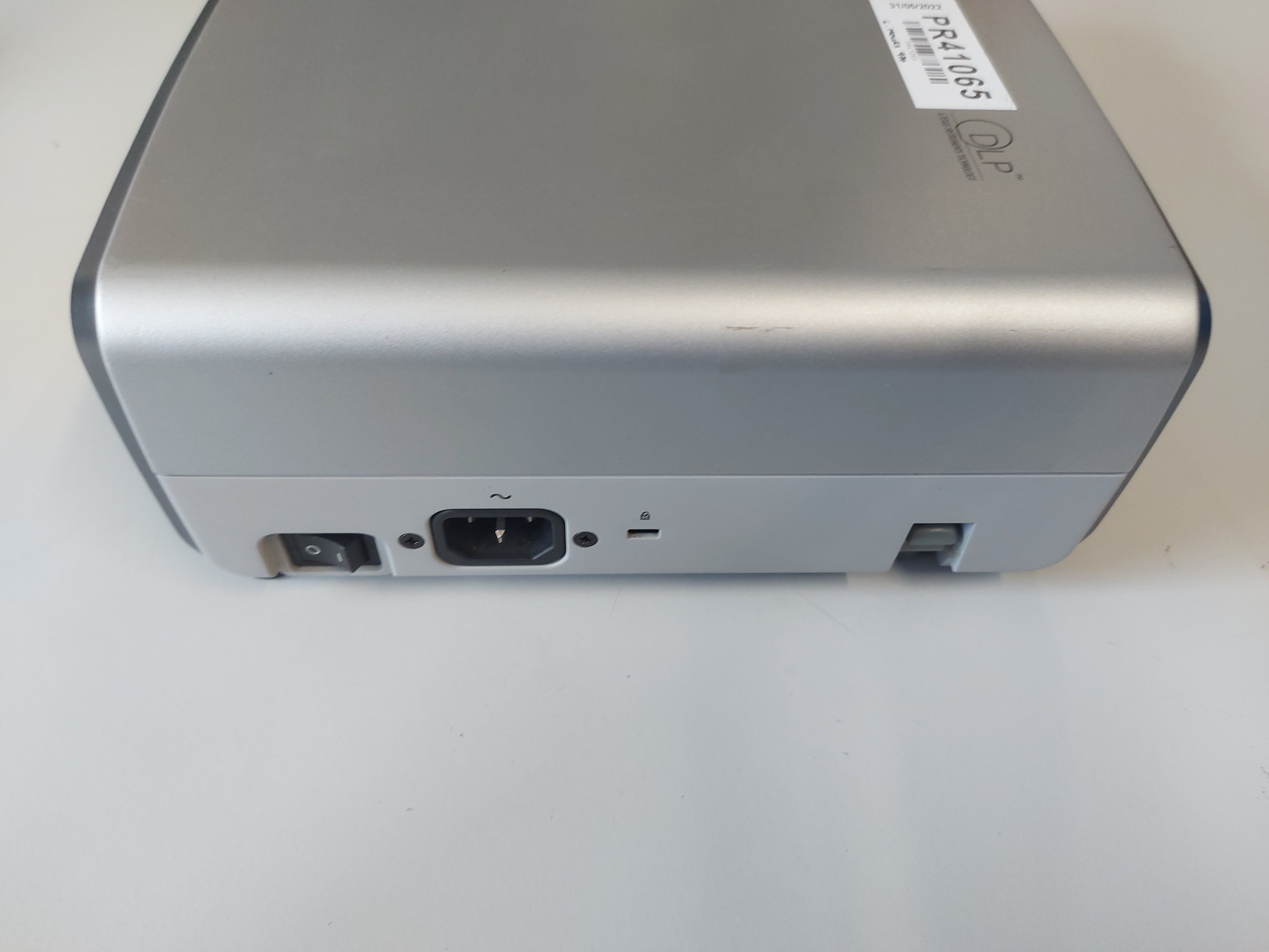 HP VP6120 DLP Projector ( CRVSB-03HE ) USED