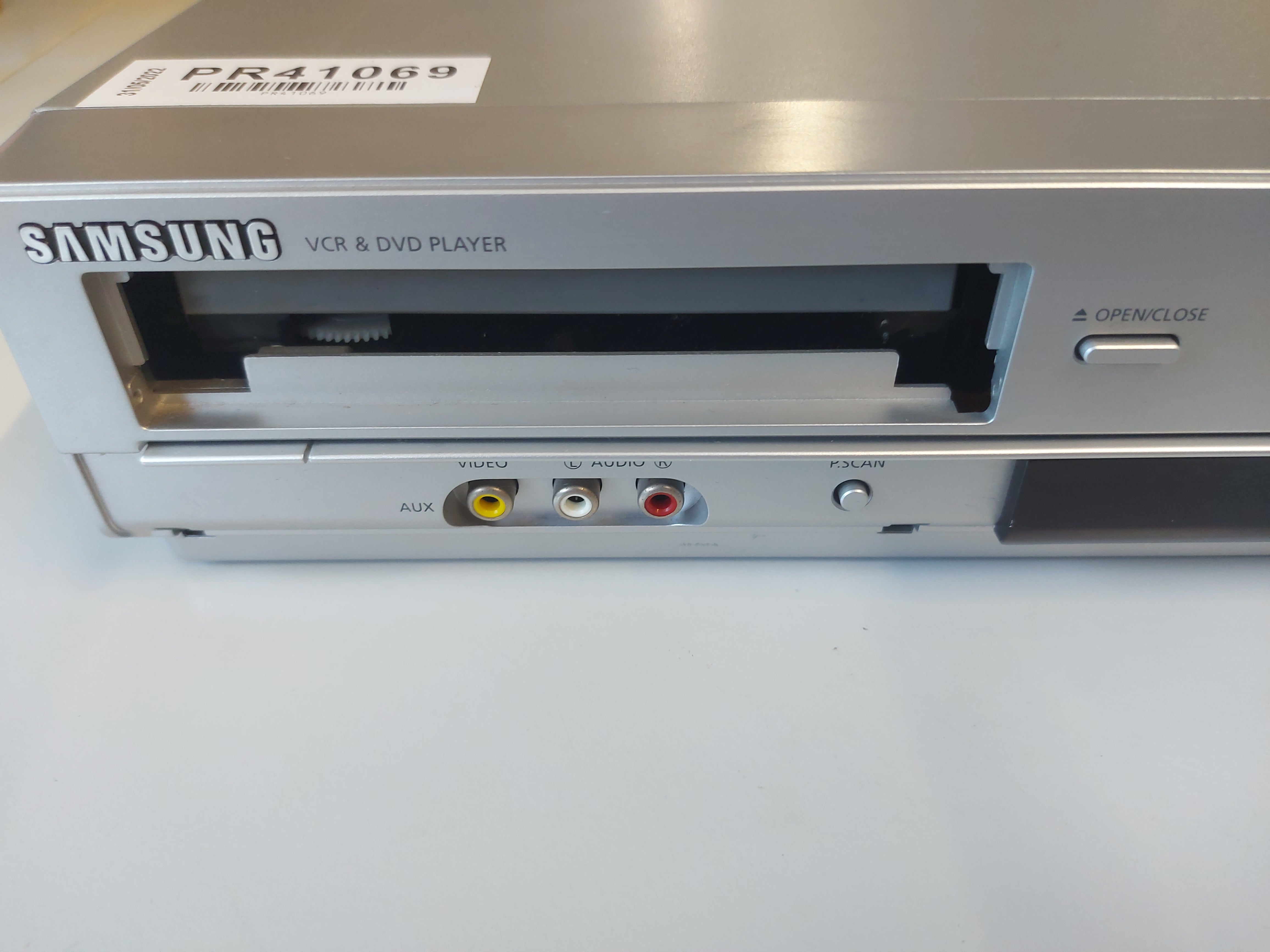 Samsung DVD-V6700S VCR/DVD Player Combo ( DVD-V6700S-XEU ) USED