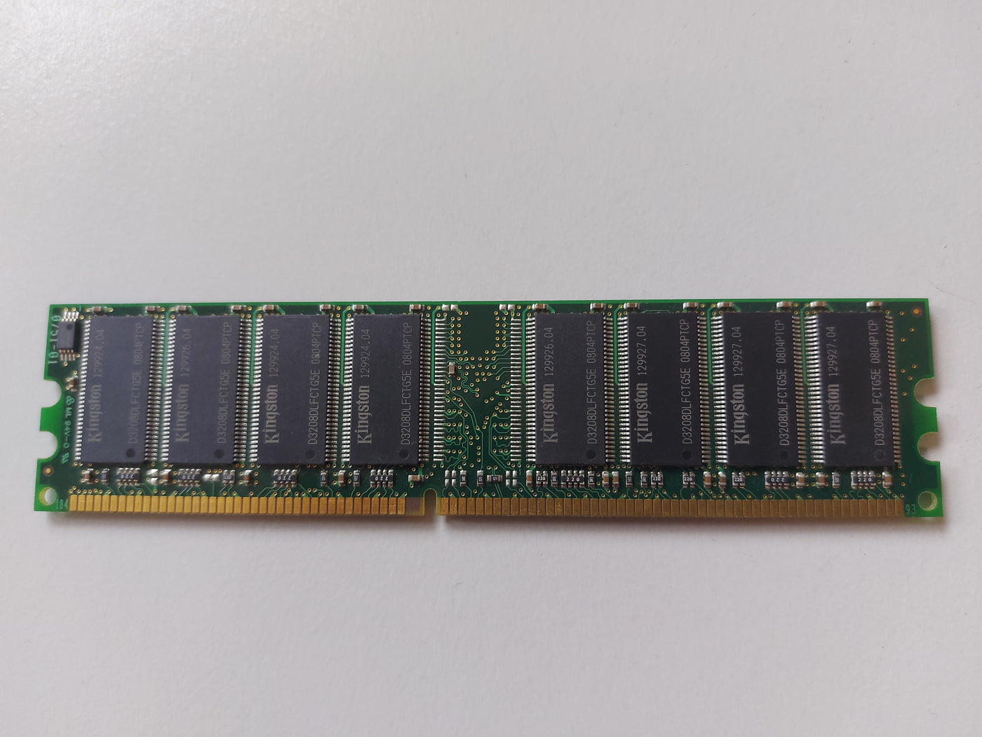 Kingston 512MB PC2100 DDR-266MHz non-ECC Unbuffered CL2.5 184-Pin DIMM 2.5V Memory Module ( KTD4400/512 9905193-142.A00LF ) REF
