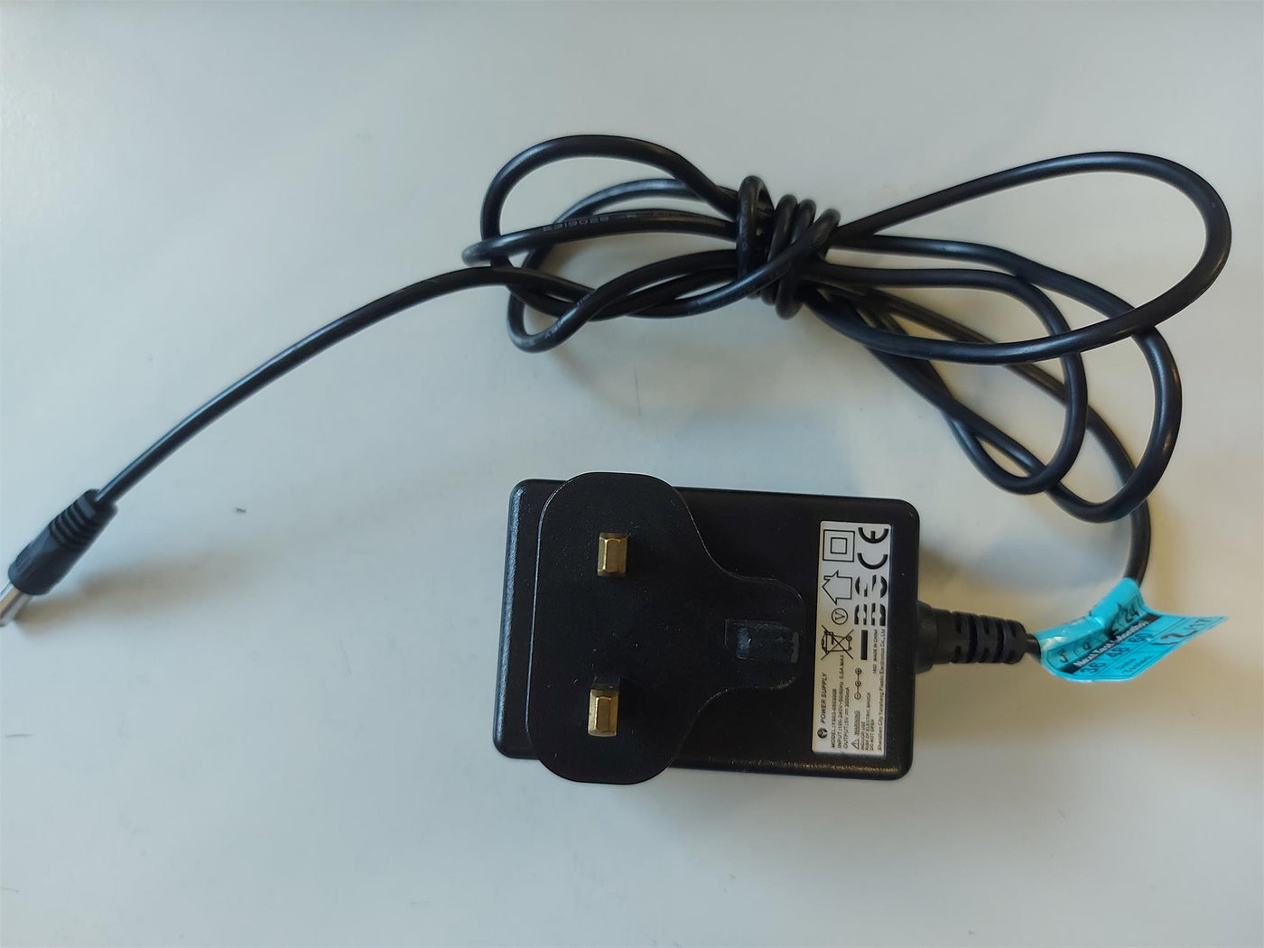 Generic 5V 3000mA power supply adapter (YS03-050300B)