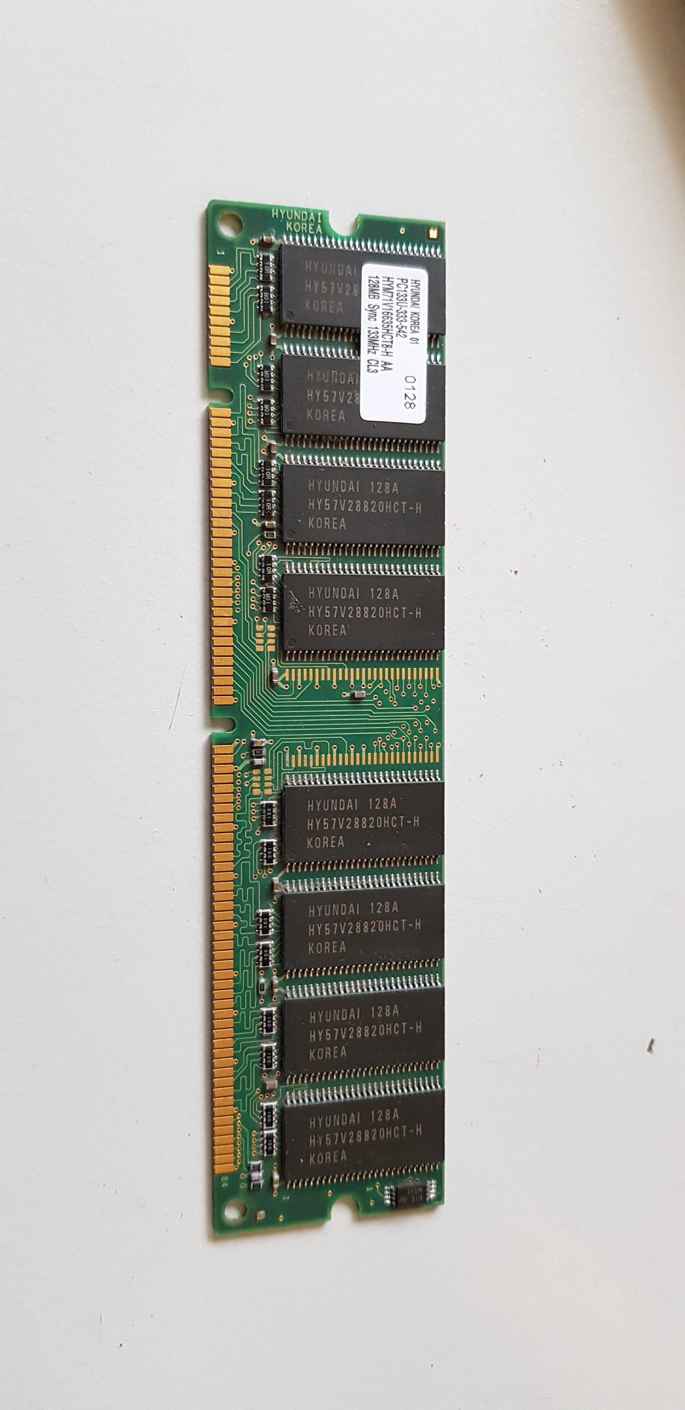 Hyundai 128MB PC133 nonECC CL3 SDRAM DIMM Memory (HYM71V16635HCT8-H  AA)