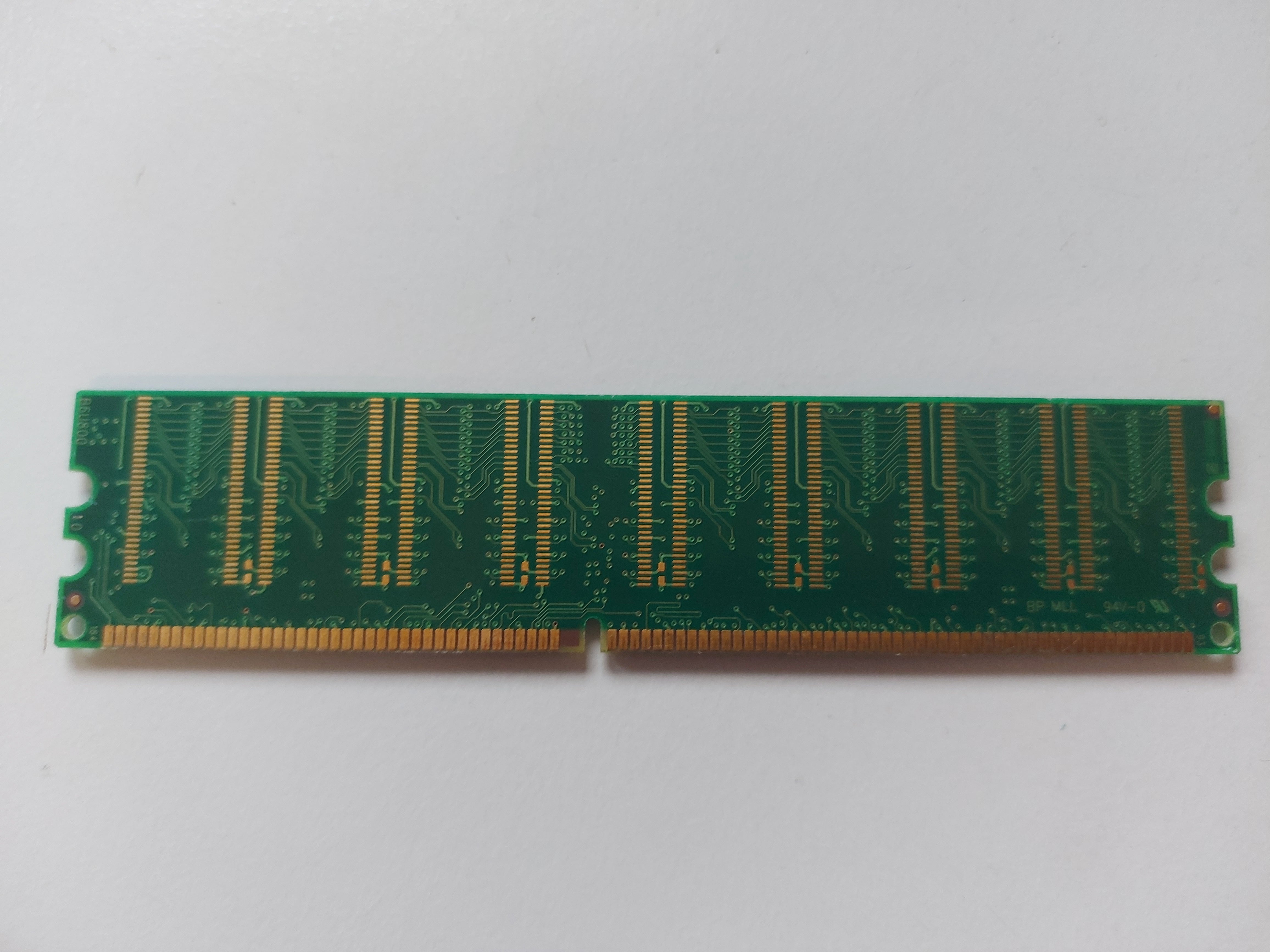 Micron IBM 256MB DDR-266MHz PC-2100 non-ECC Unbuffered CL2.5 184-Pin DIMM Memory Module ( MT8VDDT3264AG-265CA 33L3305 ) REF