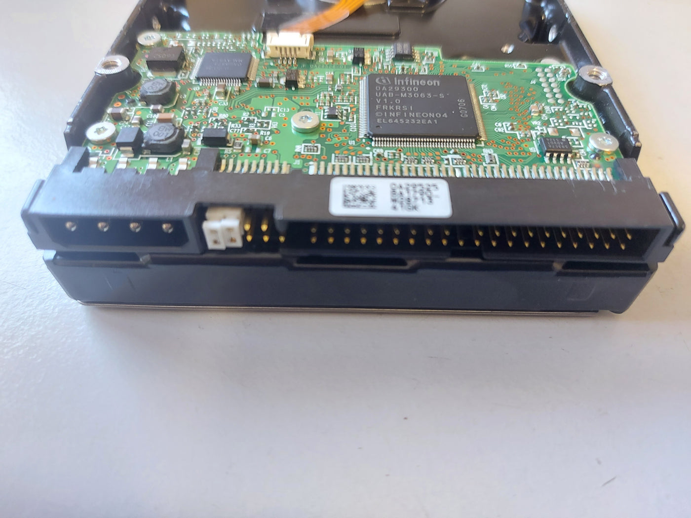 Hitachi Deskstar 320GB 7200rpm IDE 3.5in HDD ( HDT725032VLAT80 0A33405 ) REF