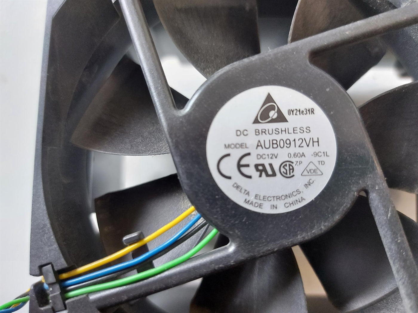 Delta Electronics 12V DC 0.6A 4-Pin Brushless cooling fan ( AUB0912VH-9C1L ) REF