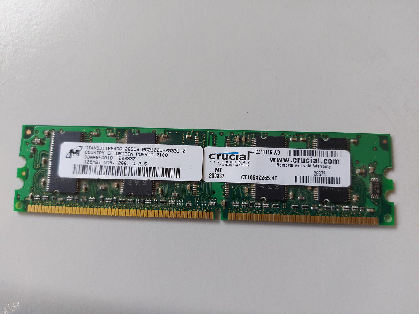 Micron Crucial 128MB PC2100 DDR-266MHz non-ECC Unbuffered CL2.5 184-Pin DIMM Single Rank Memory Module ( MT4VDDT1664AG-265C3 CT1664Z265.4T ) REF