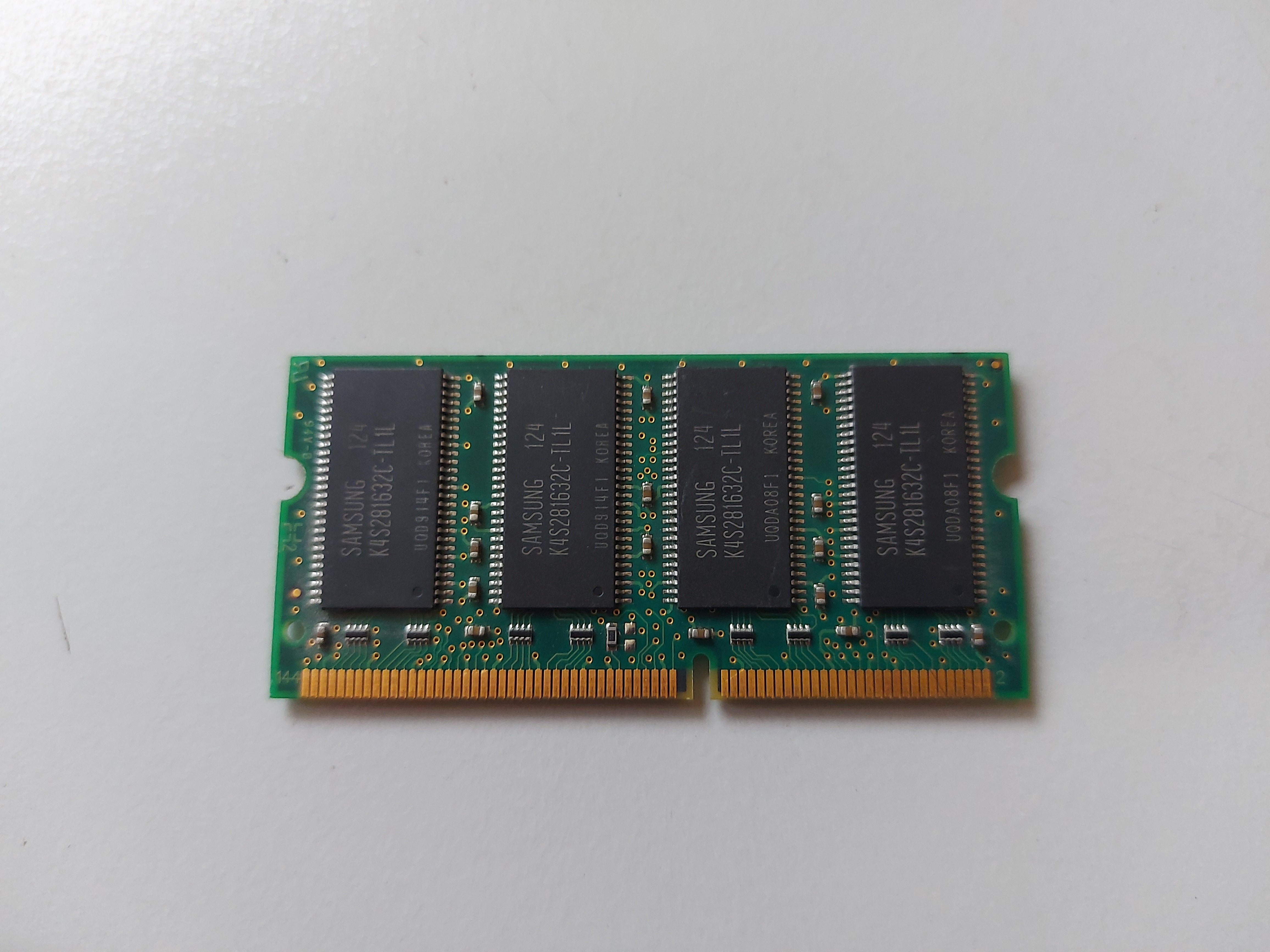 Samsung 128MB SDRAM PC100 CL2 Non-Parity 100Mhz 3.3V 144-Pin SoDimm Module ( M464S1724CT1-L1L ) REF