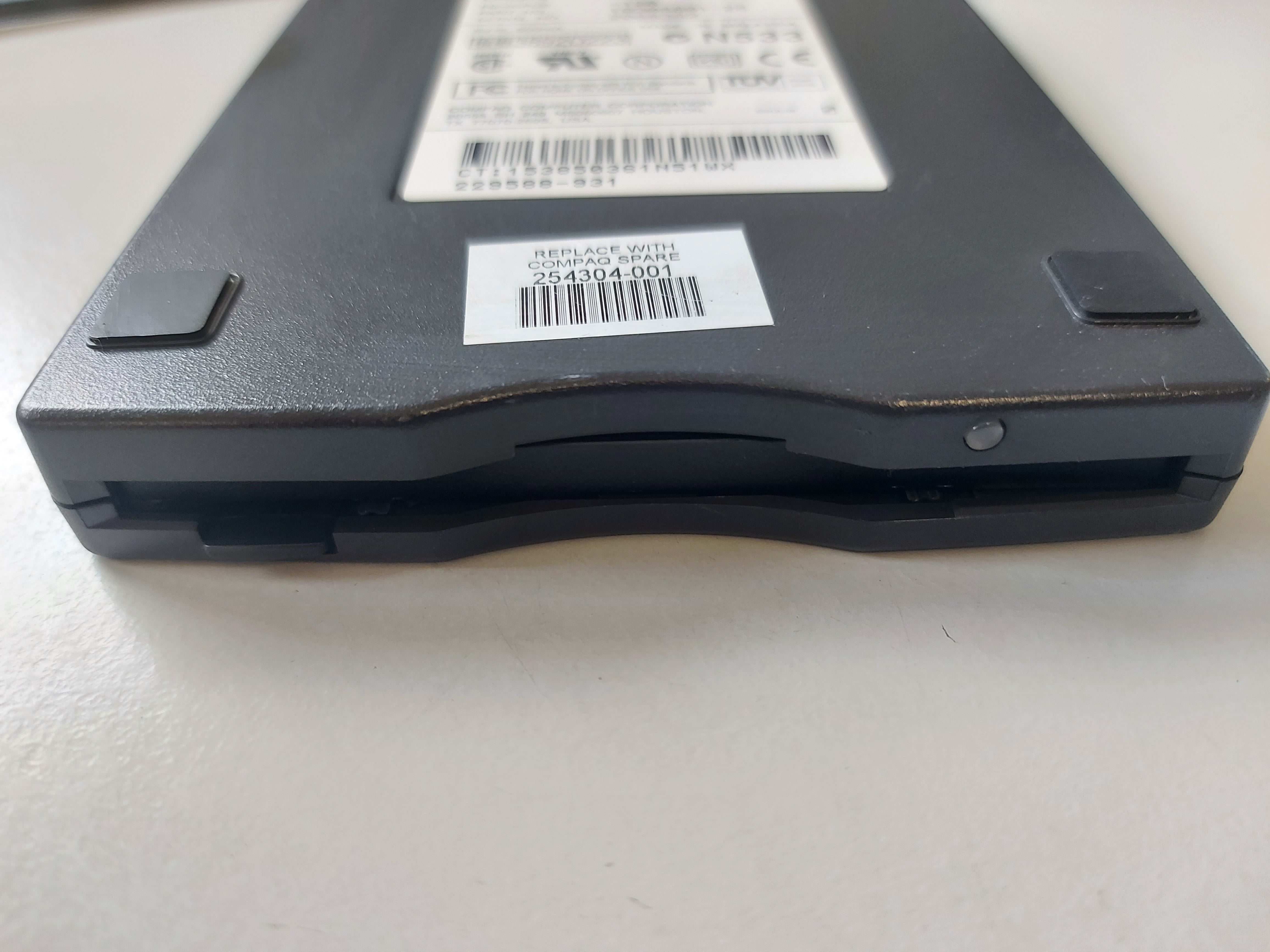 Compaq FD-05PUB-128 USB 3.5" 1.44MB Portable External Floppy Drive ( 19308801-28 229588-931 ) REF