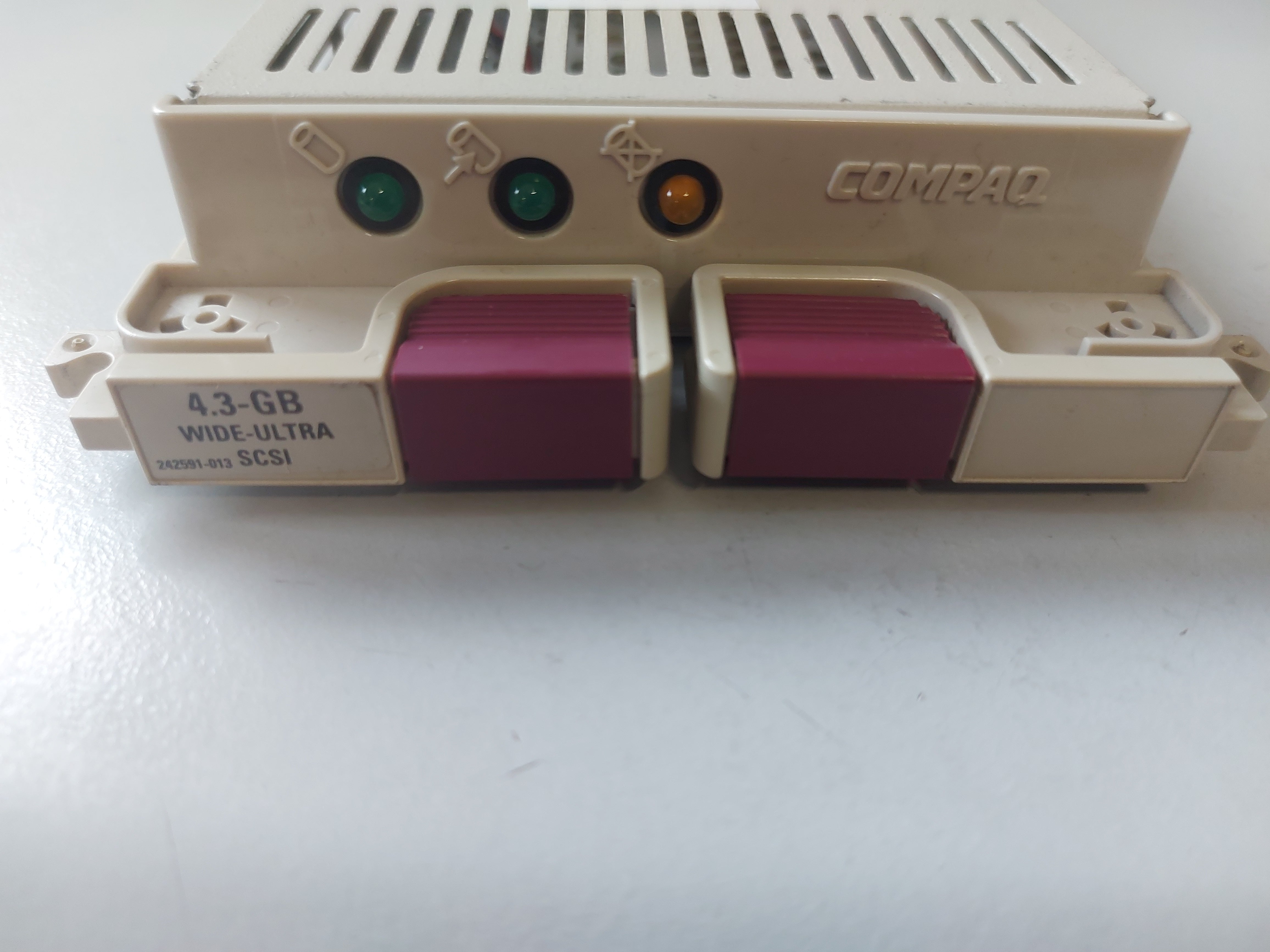Compaq Hot Plug Hard Drive Caddy 80 Pin 4.3 Wide Ultra SCSI ( 242801-001 ) REF