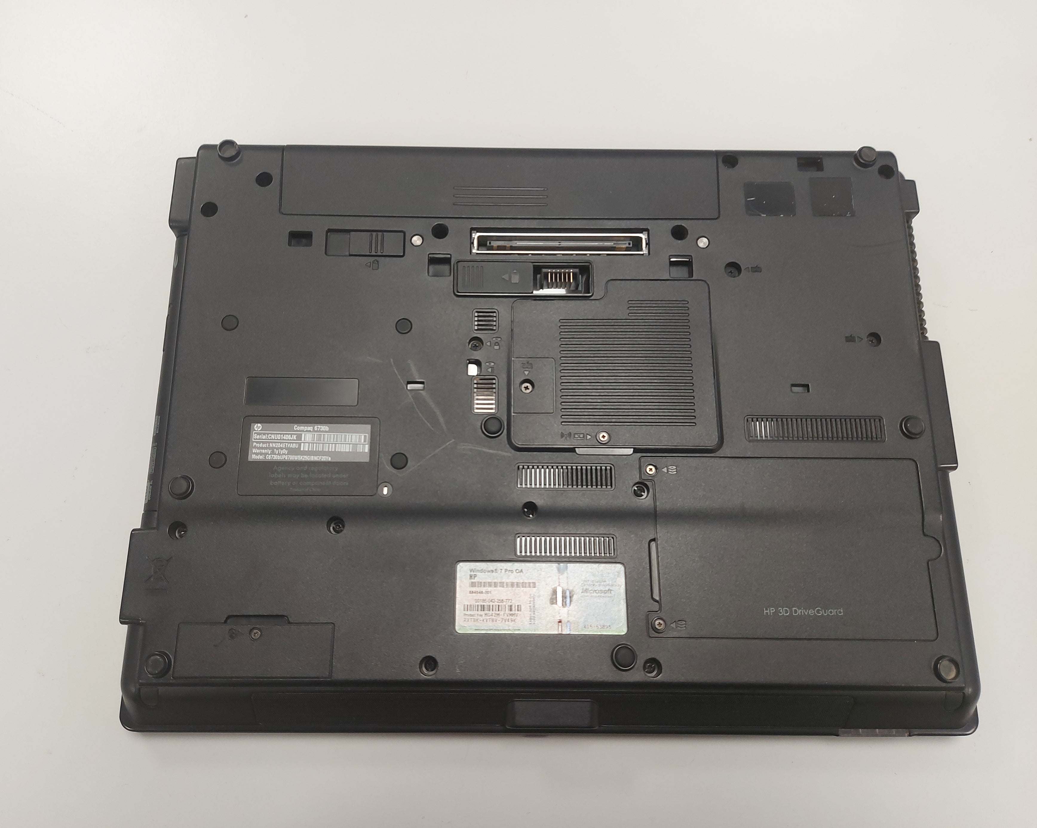 HP Compaq 6730b - Core 2 Duo P8800 / 2.66 GHz - Centrino 2 - RAM 2 GB - HDD  320 GB - DVD±RW (±R DL) / DVD-RAM - GMA 4500MHD - Gigabit Ethernet - WLAN :  Bluetooth 2.0 EDR, 802.11 a/b/g/n (draft) - TPM - Windows